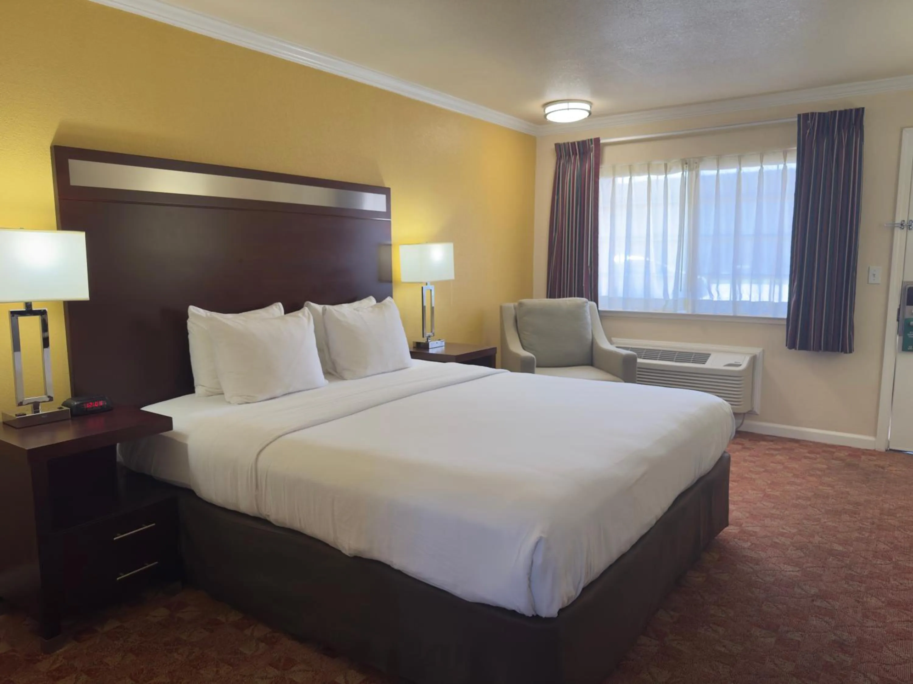 Bed in Quality Inn Ukiah