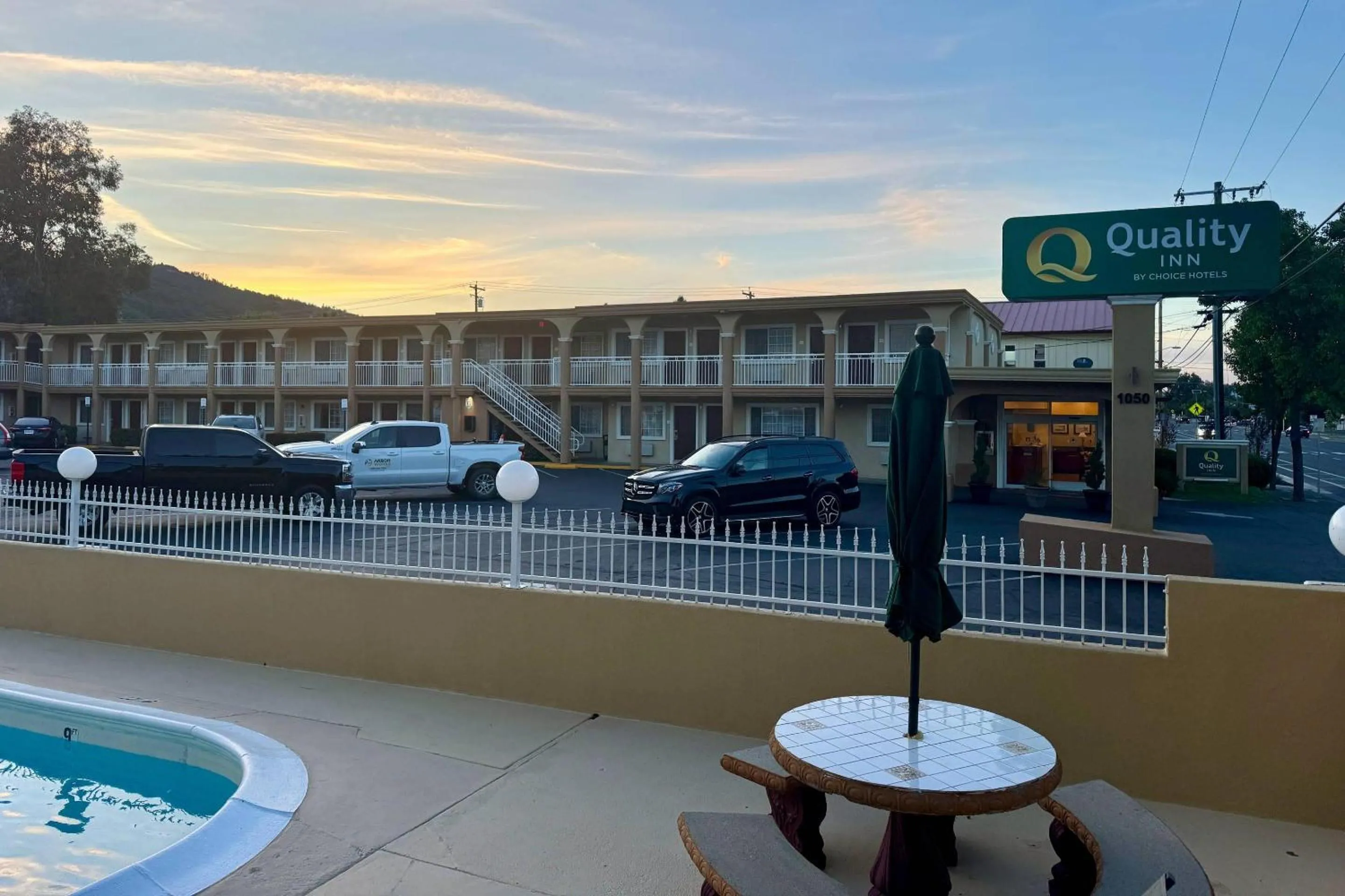 Property building in Quality Inn Ukiah