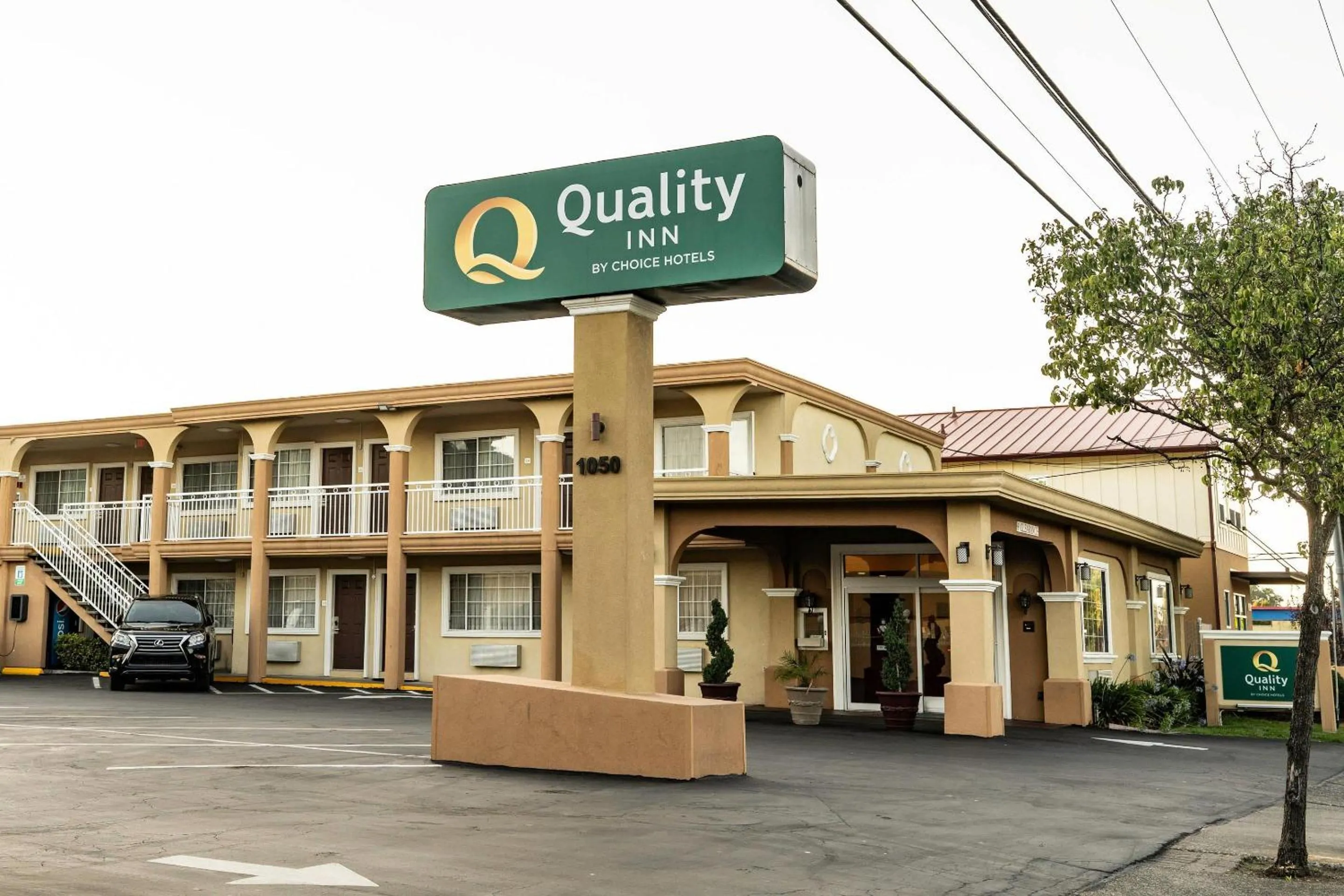 Property building in Quality Inn Ukiah