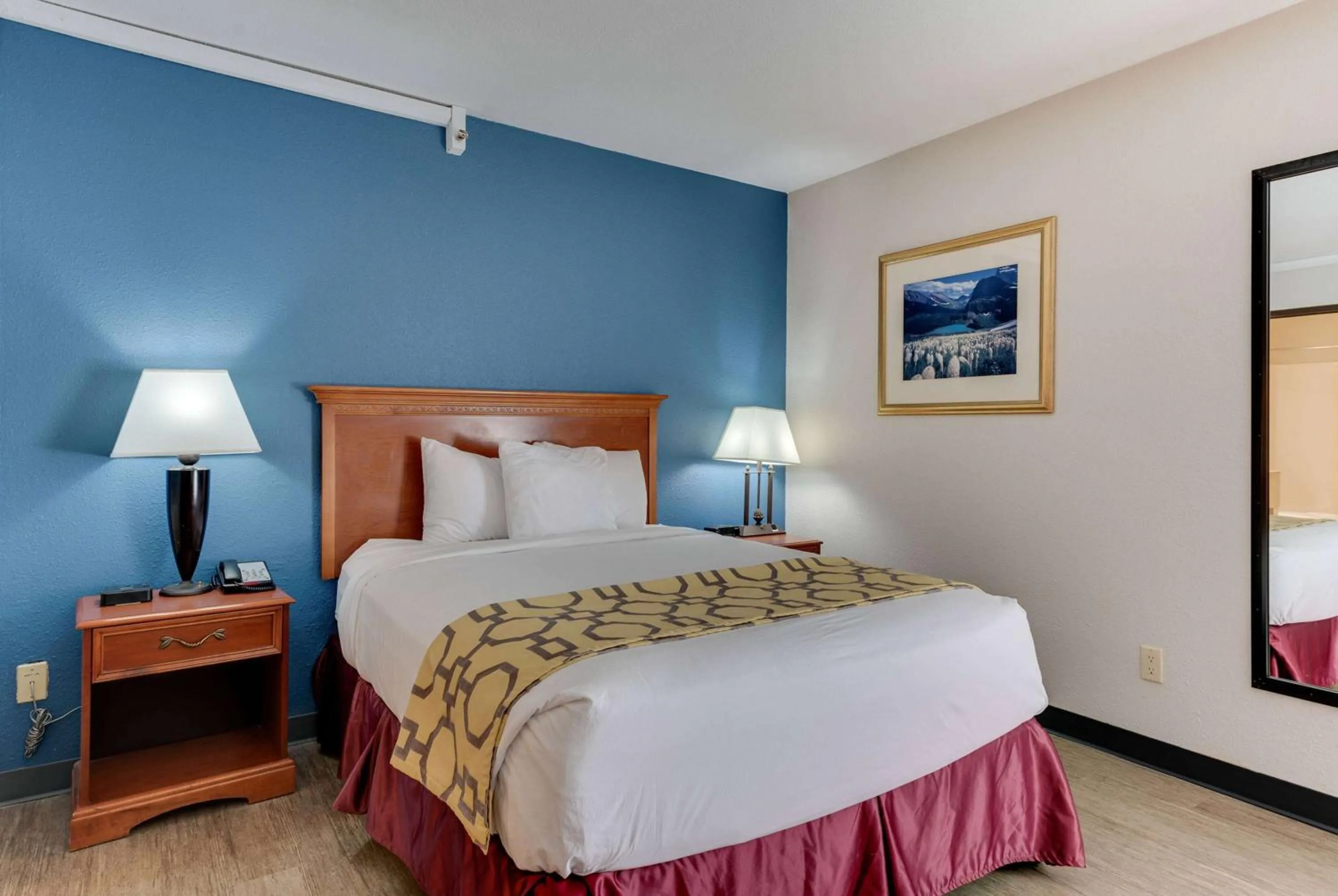 Photo of the whole room, Bed in Baymont by Wyndham Salida