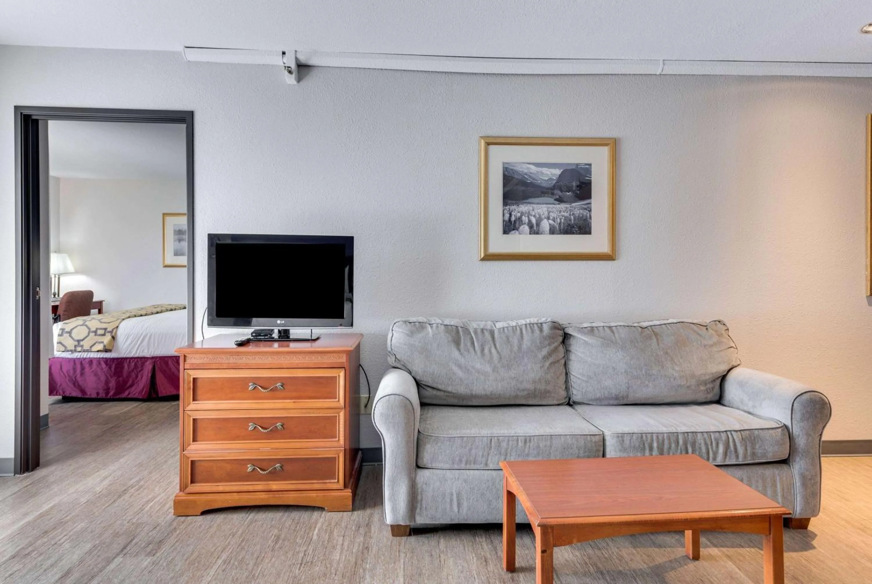 Photo of the whole room, Bed in Baymont by Wyndham Salida