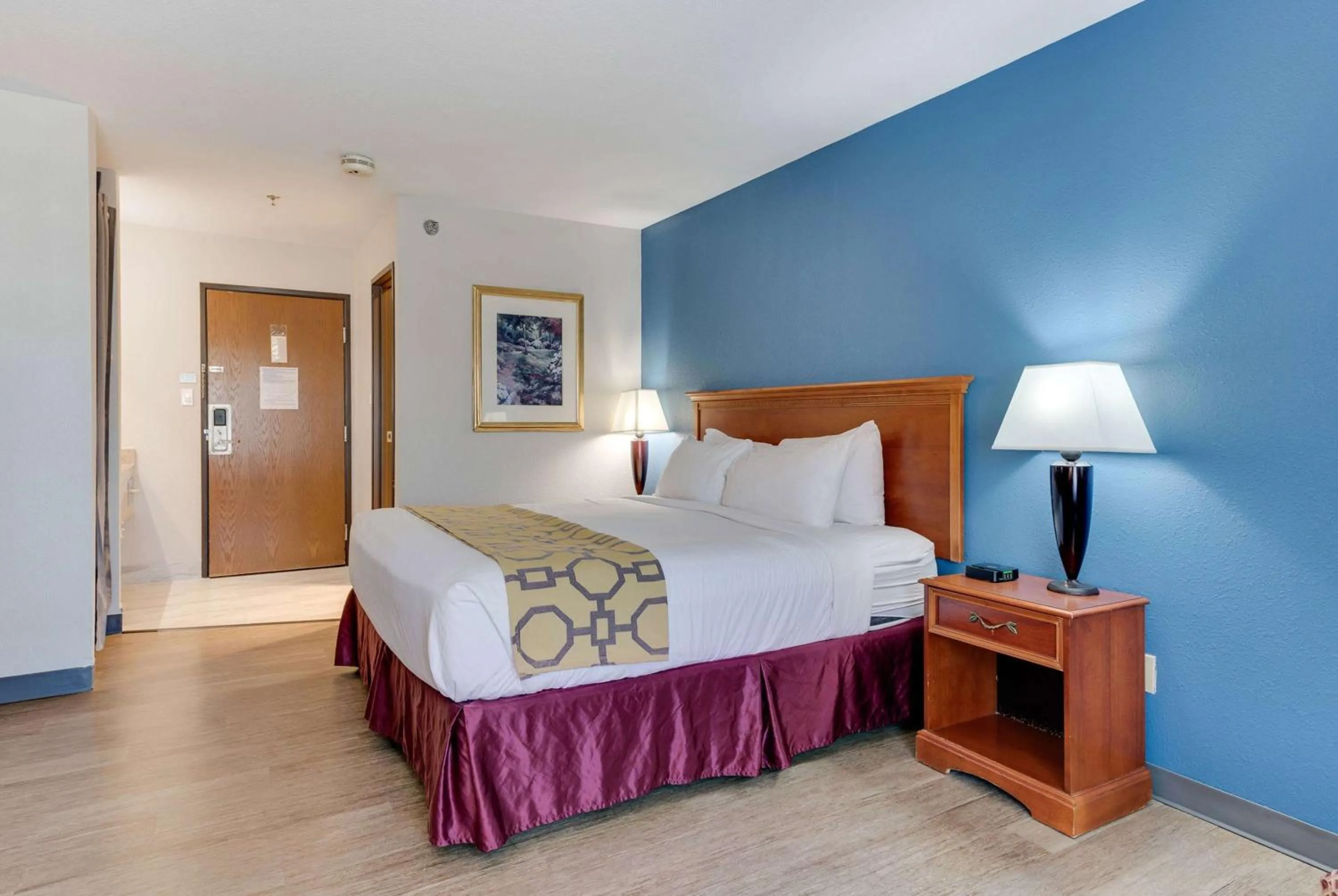 Photo of the whole room, Bed in Baymont by Wyndham Salida