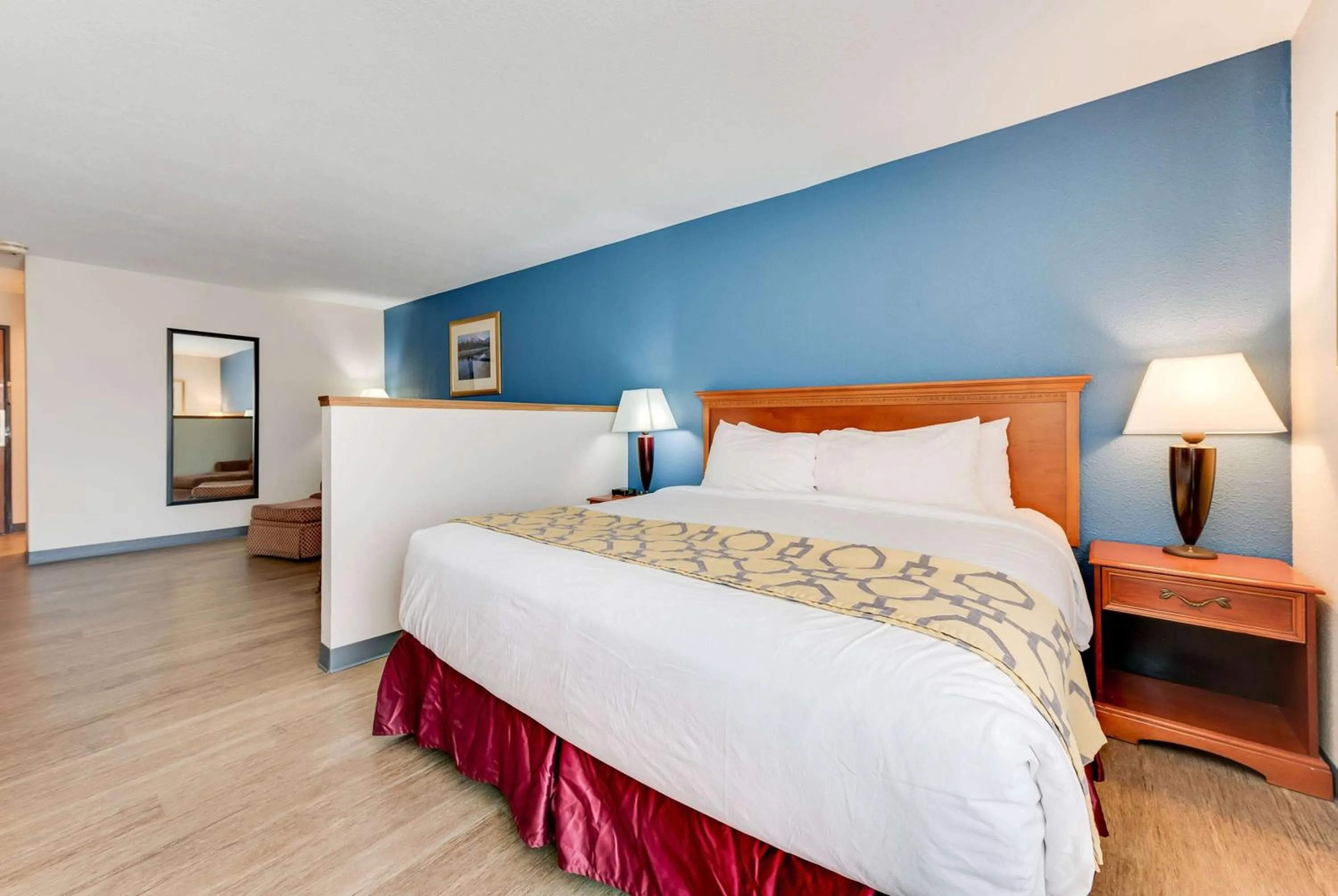 Photo of the whole room, Bed in Baymont by Wyndham Salida