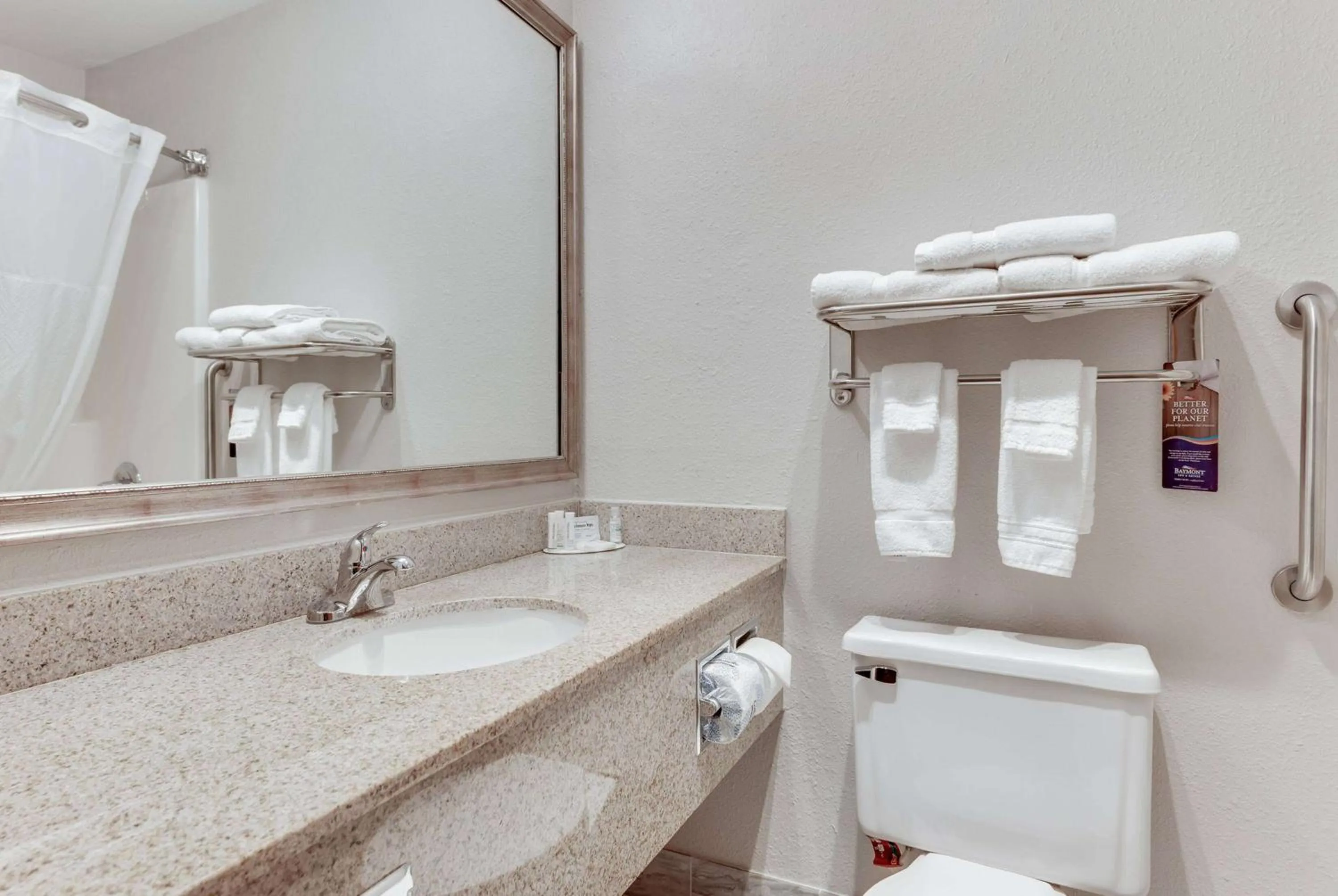 TV and multimedia in Baymont by Wyndham Salida