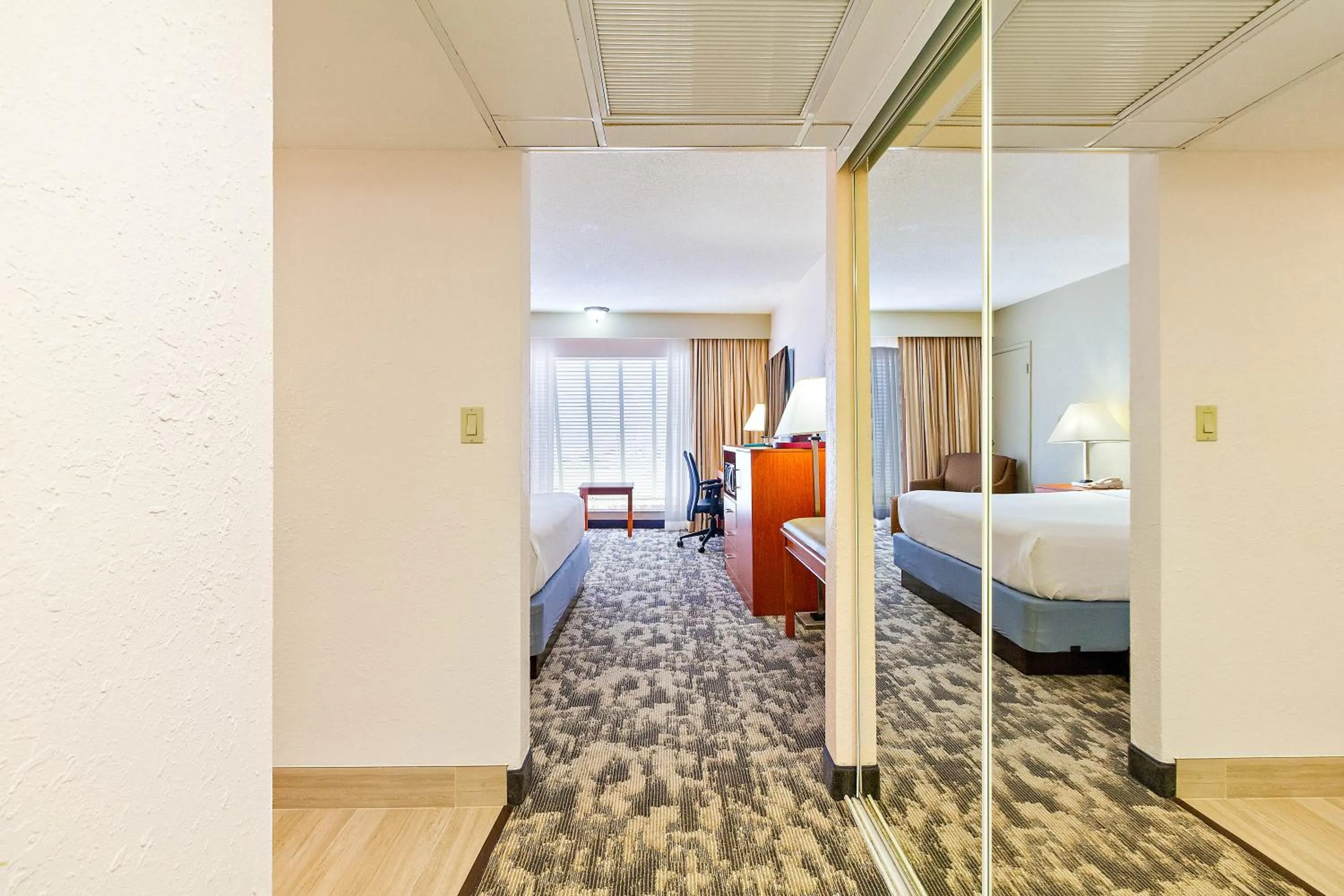 Bed in Best Western Plus University Inn