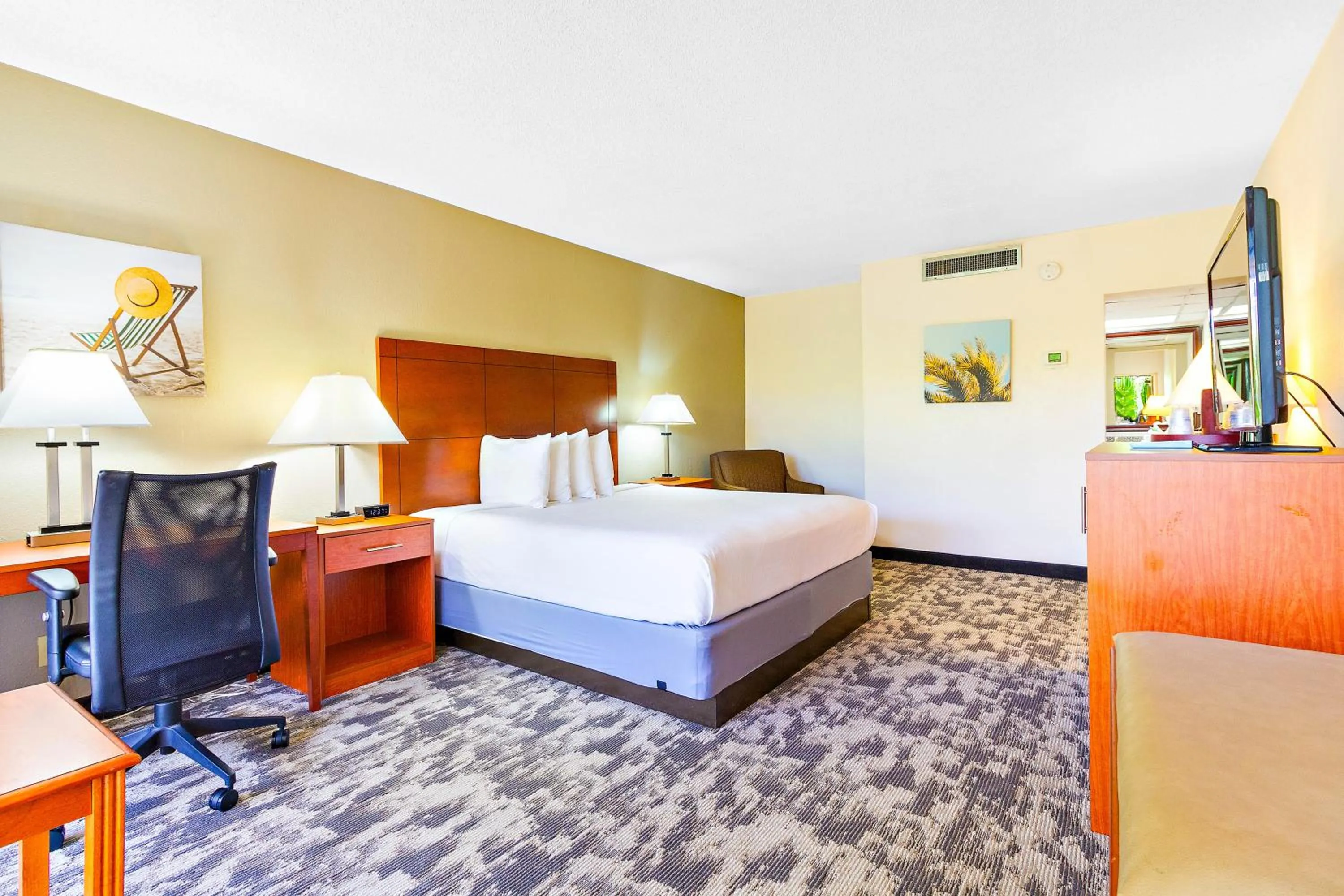 Bed in Best Western Plus University Inn