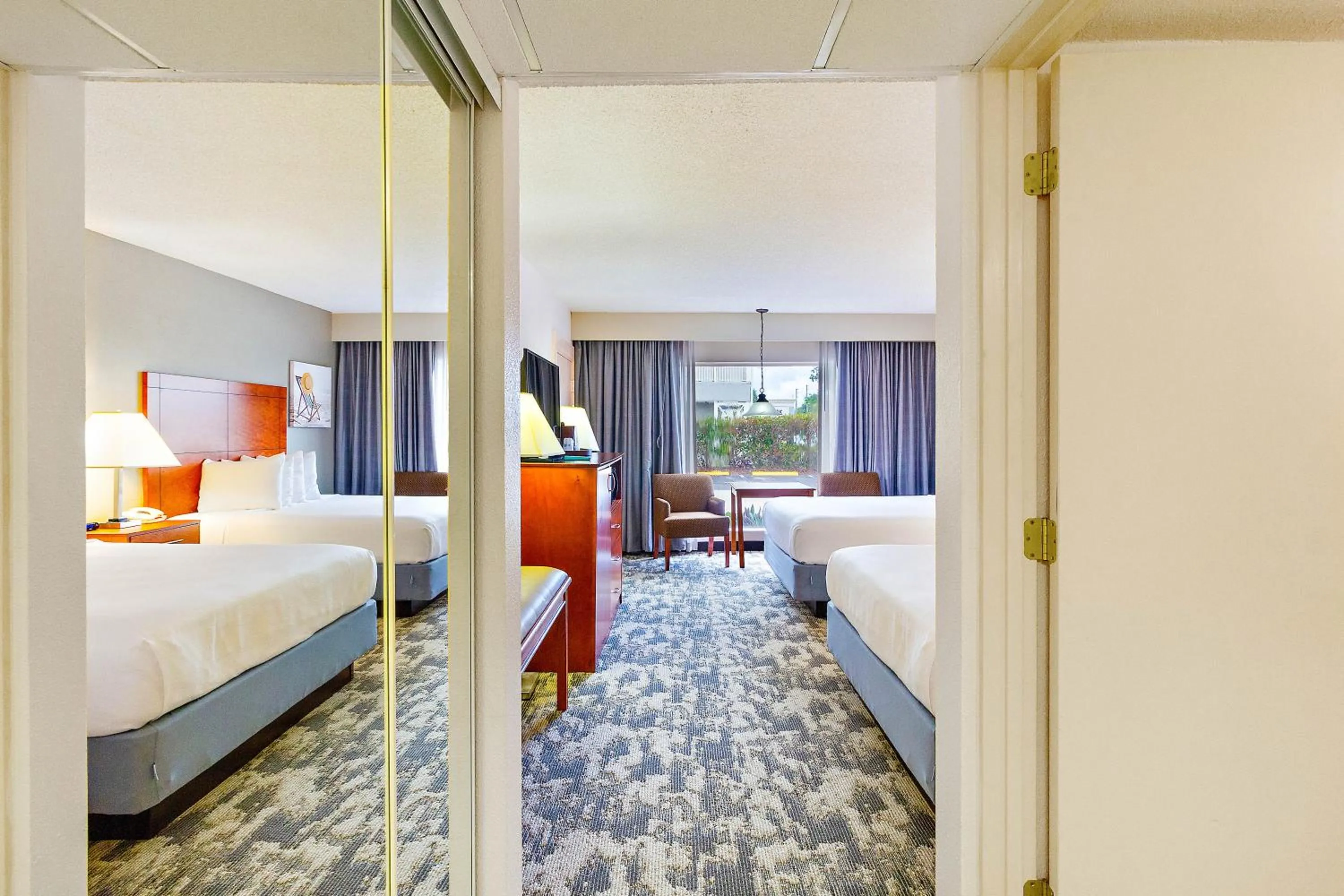 Bed in Best Western Plus University Inn