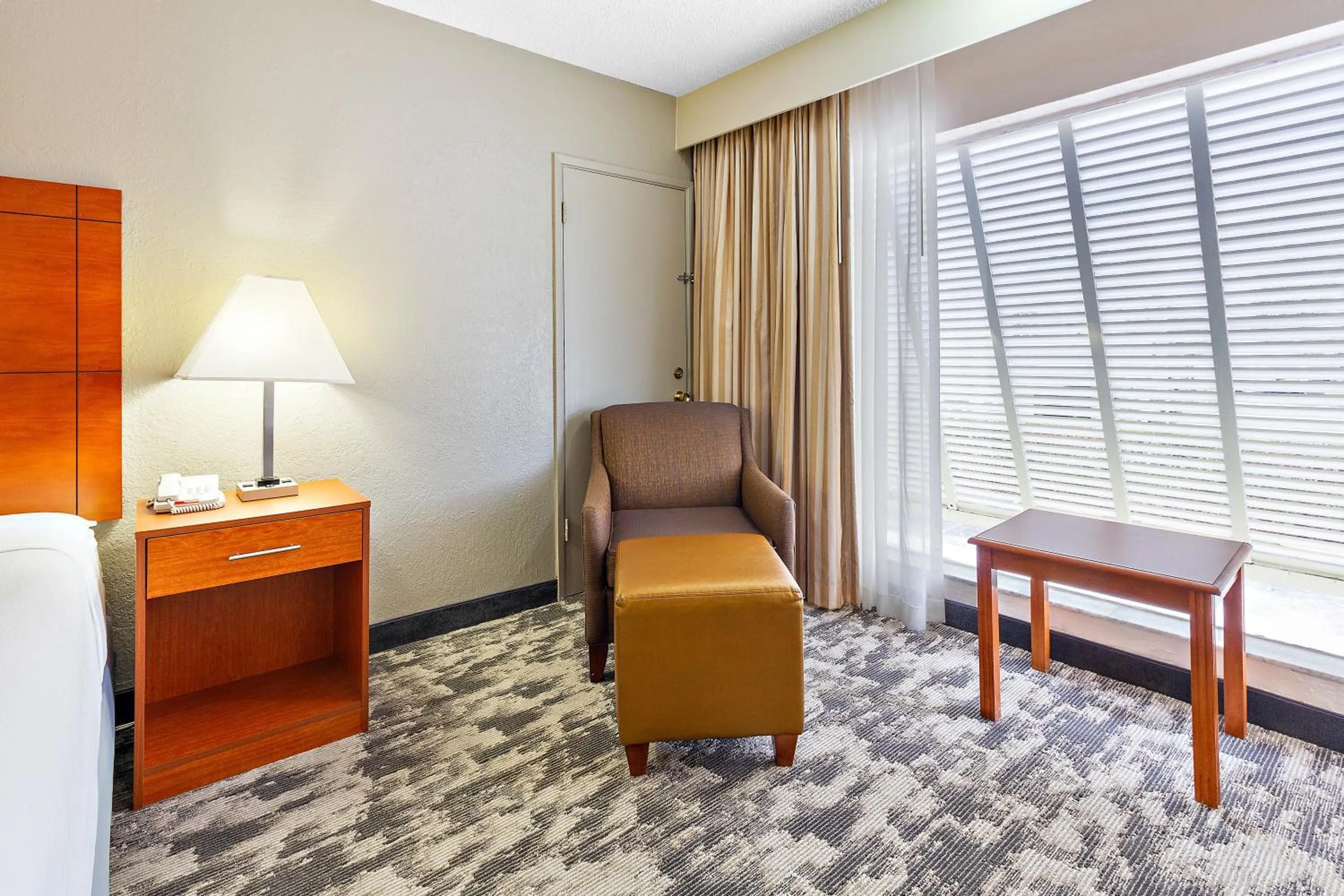 Seating area in Best Western Plus University Inn