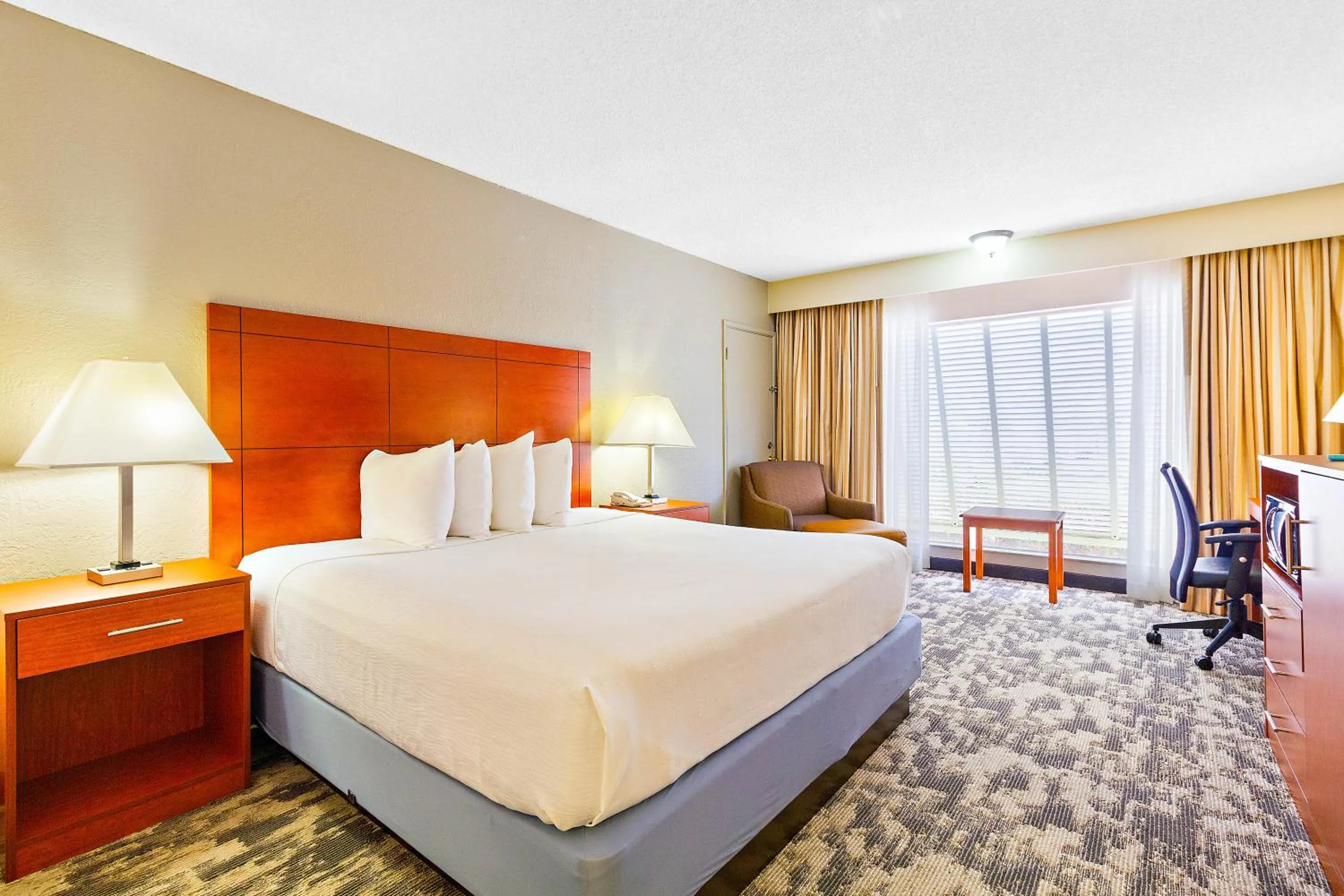 Photo of the whole room, Bed in Best Western Plus University Inn