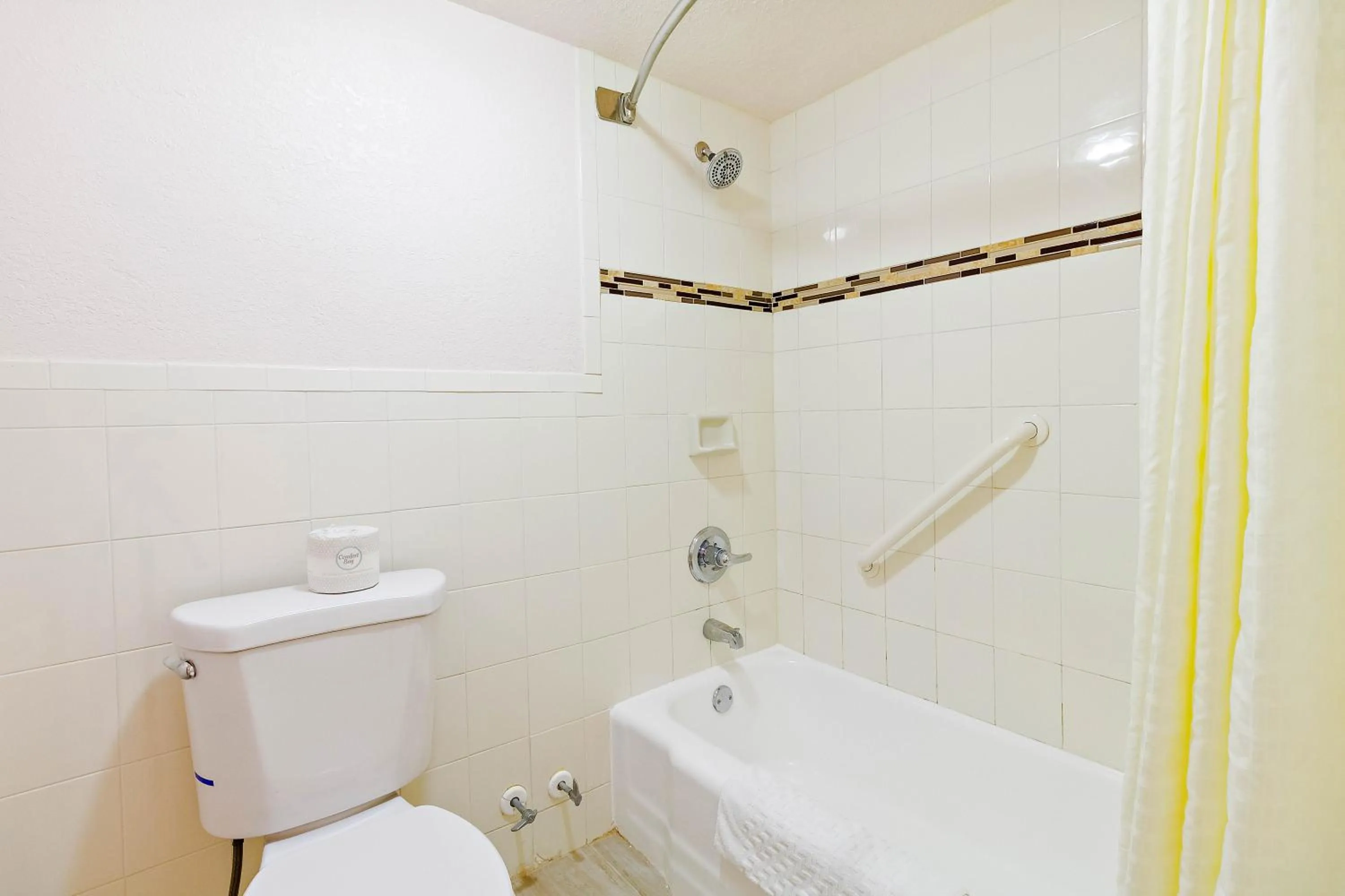 Bath in Best Western Plus University Inn