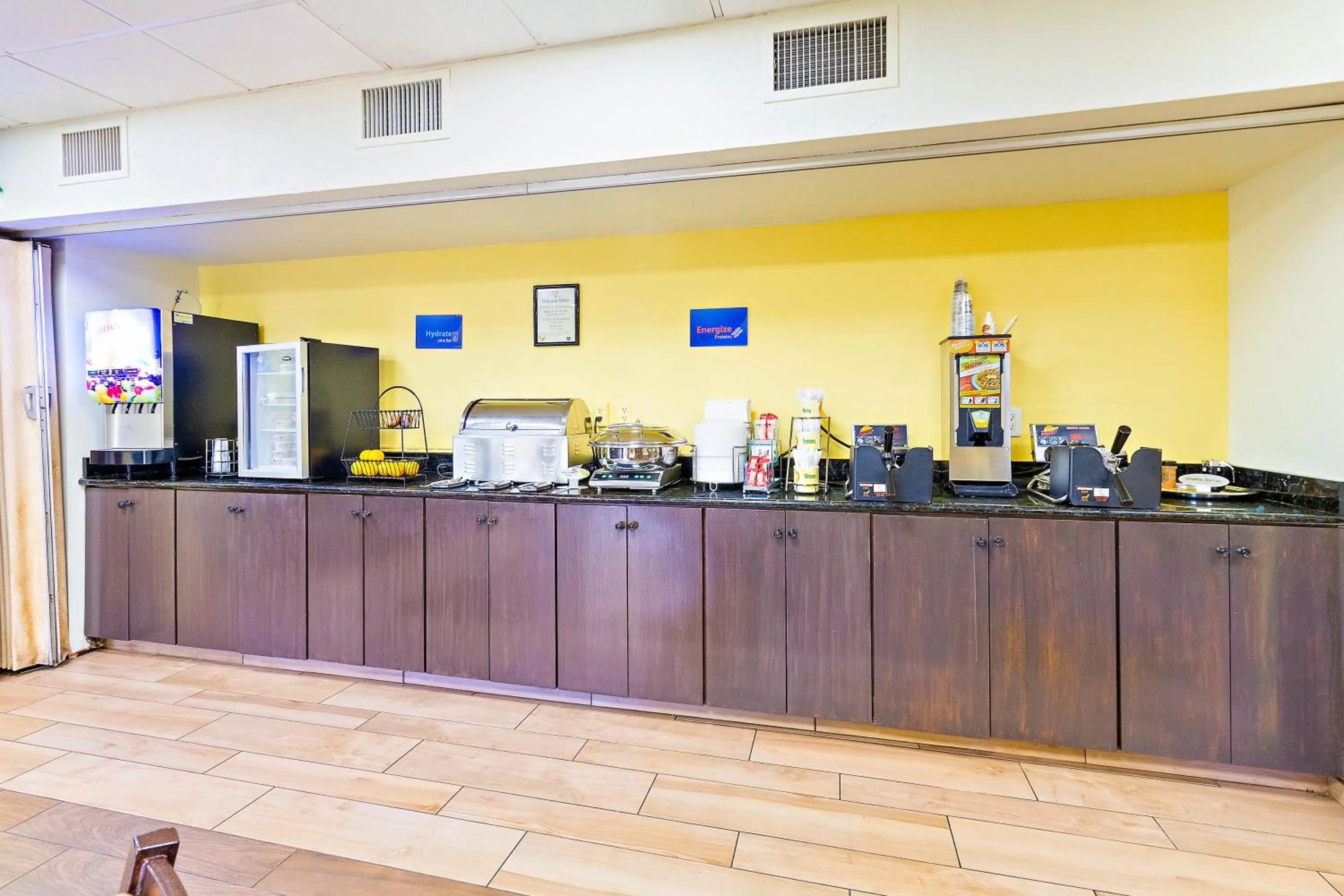 Coffee/tea facilities in Best Western Plus University Inn