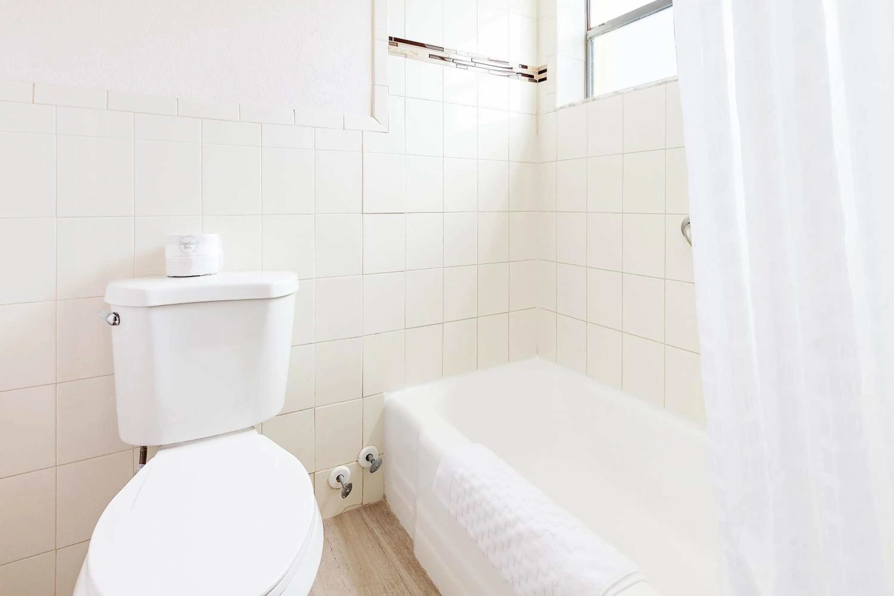 Bath in Best Western Plus University Inn