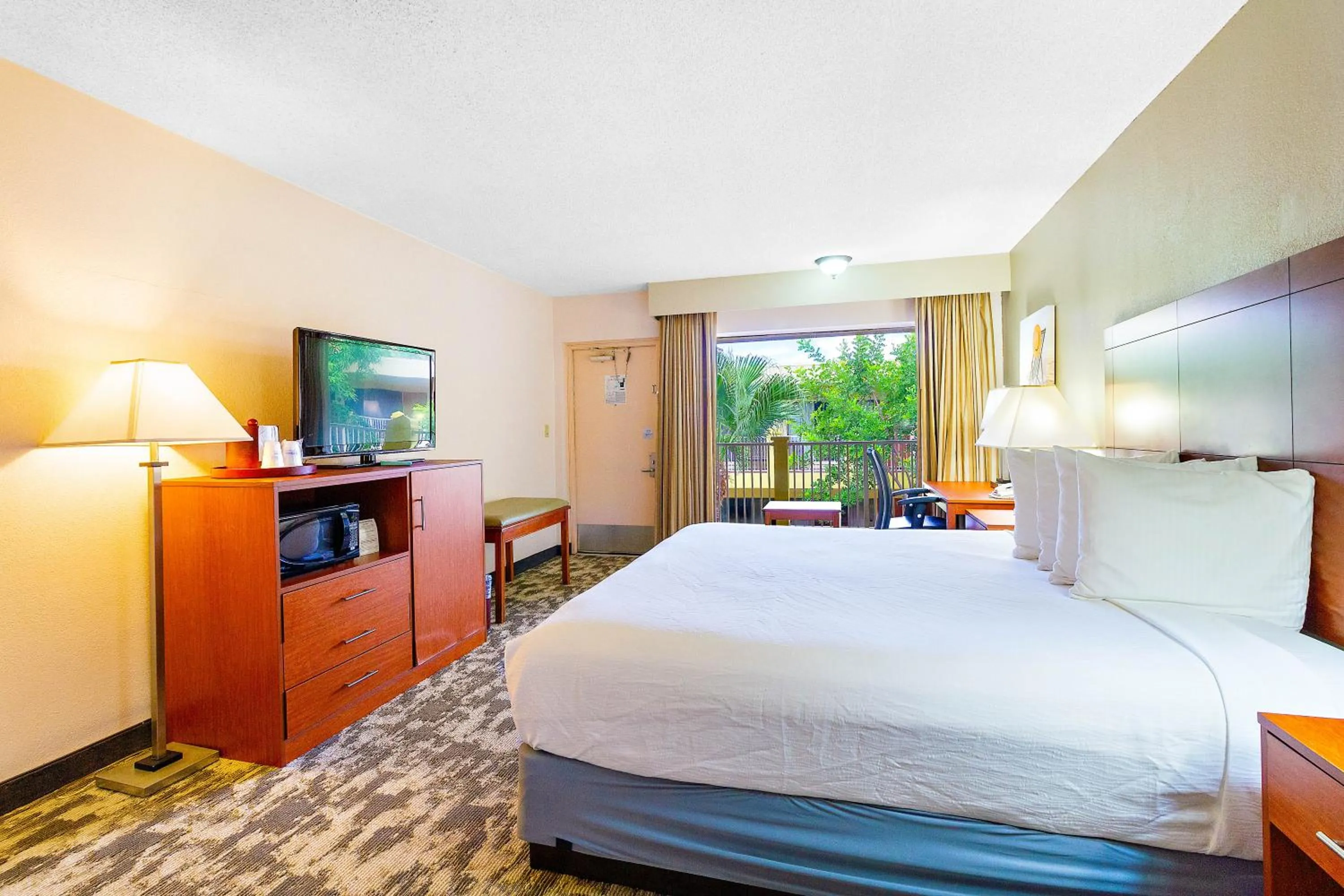 Bed in Best Western Plus University Inn