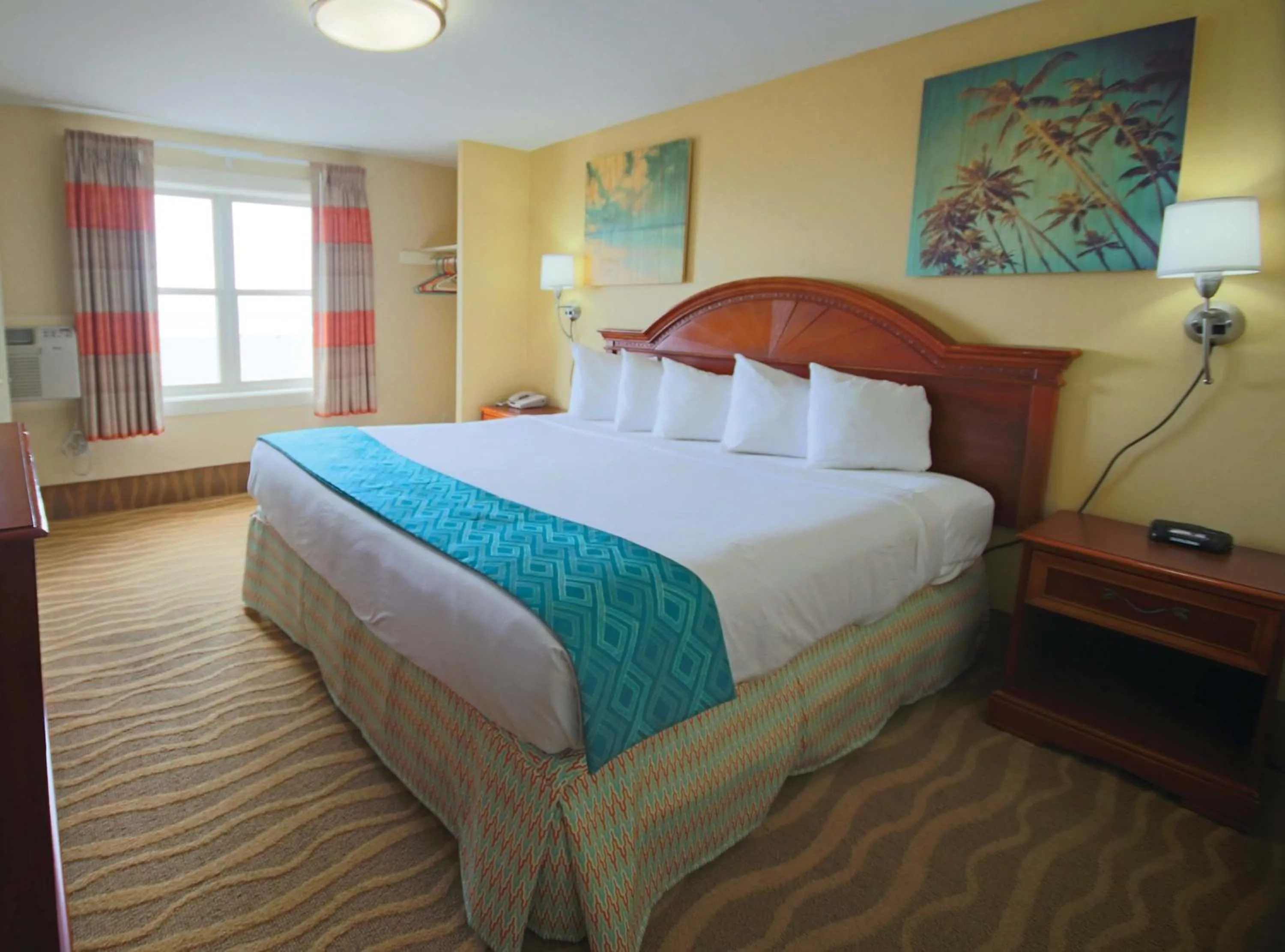 Photo of the whole room, Bed in Plim Plaza Hotel