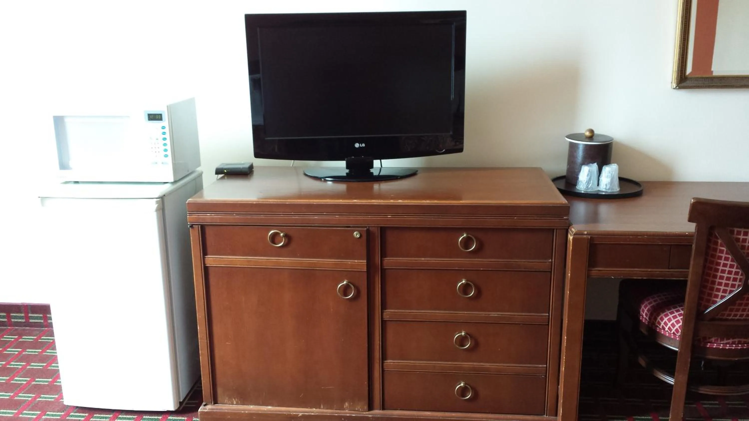 TV and multimedia in Midtown Hotel