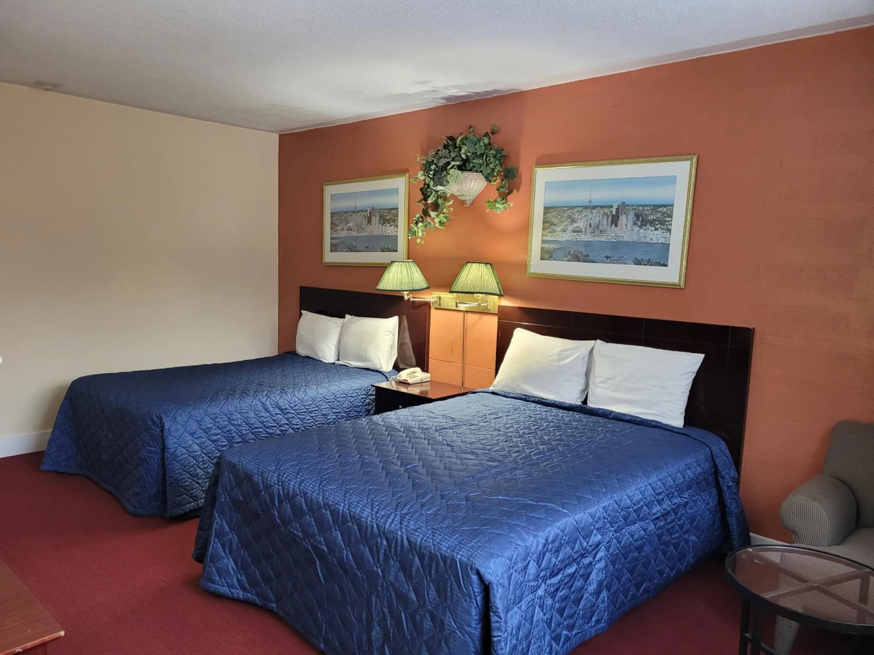 Bedroom in Midtown Hotel