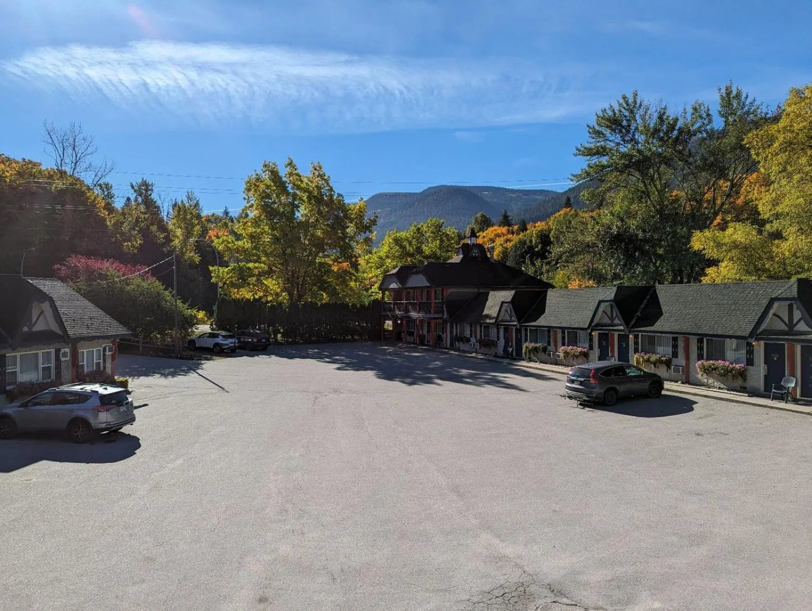 Property building in Alpine Inn & Suites