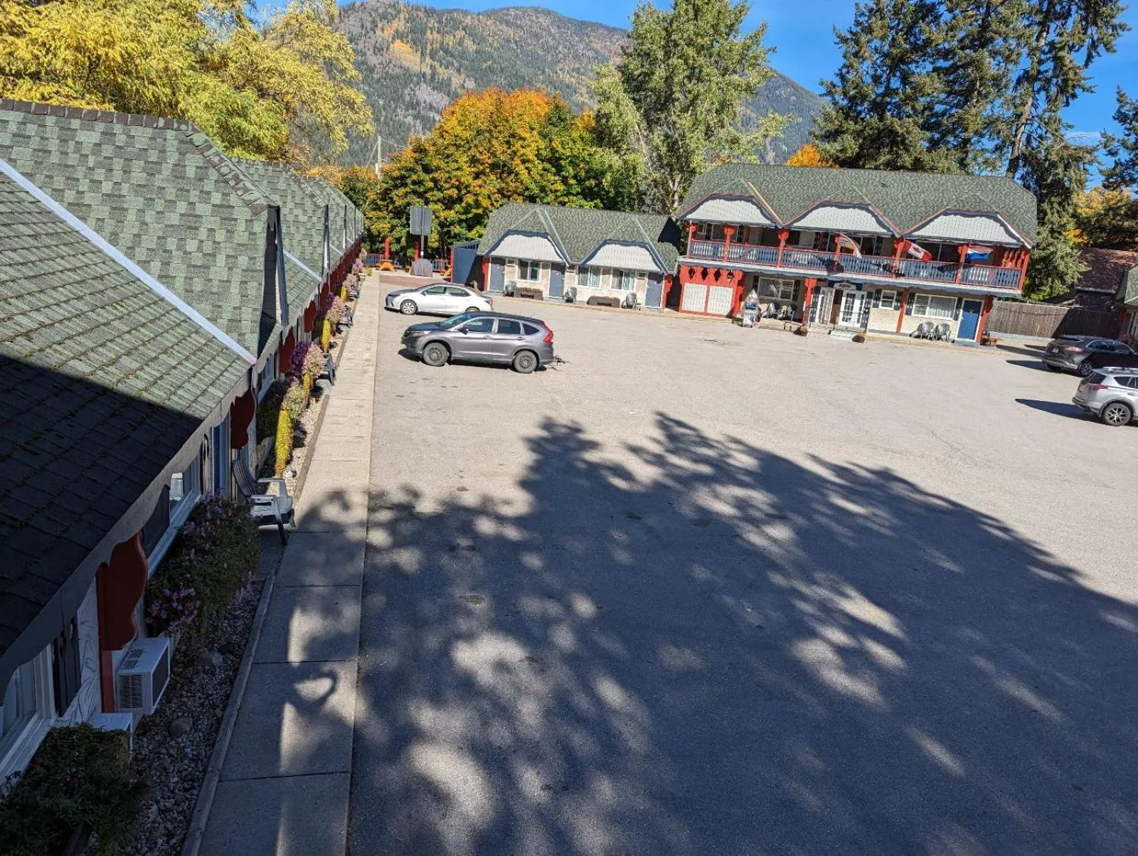 Property building in Alpine Inn & Suites