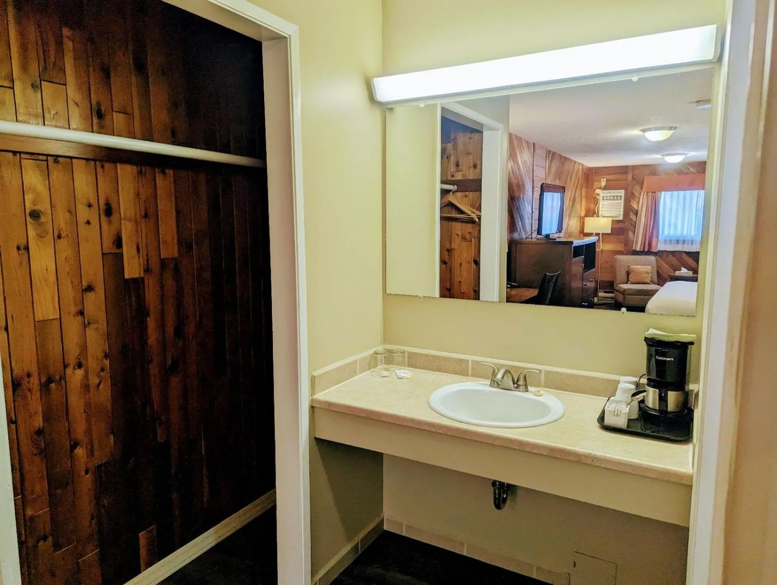 Bathroom in Alpine Inn & Suites