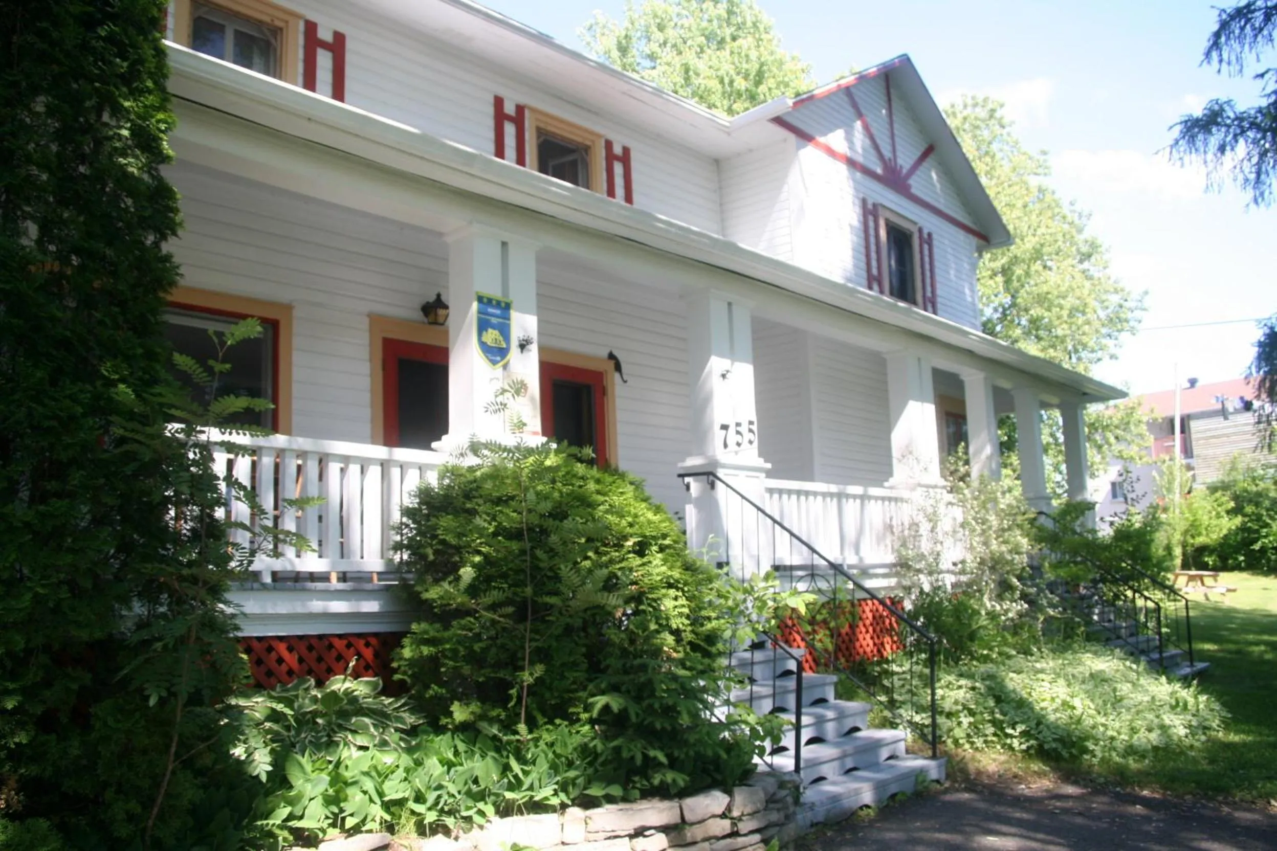 Facade/entrance in Almatoit