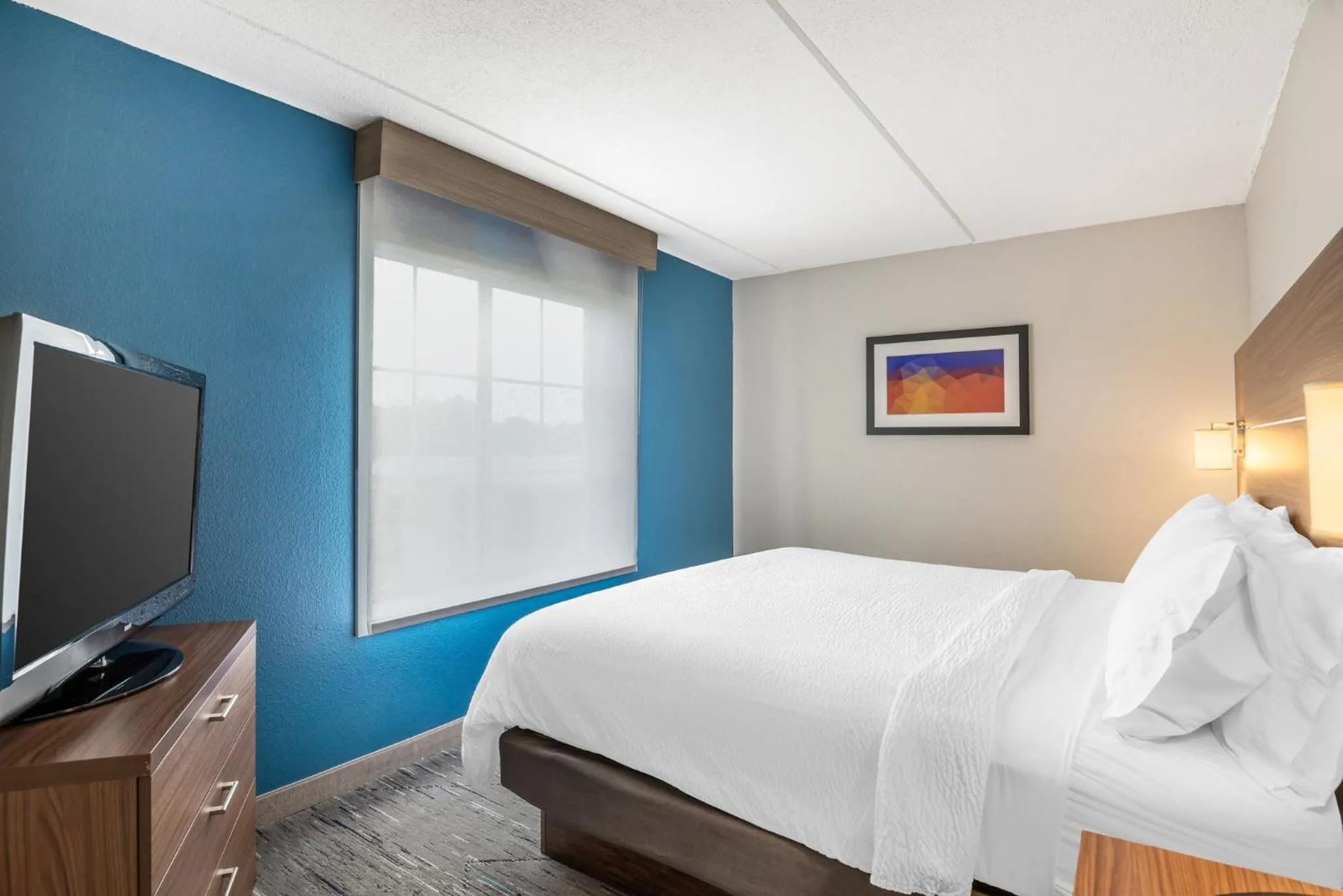 Photo of the whole room, Bed in Holiday Inn Express and Suites - Petersburg - Fort Lee by IHG
