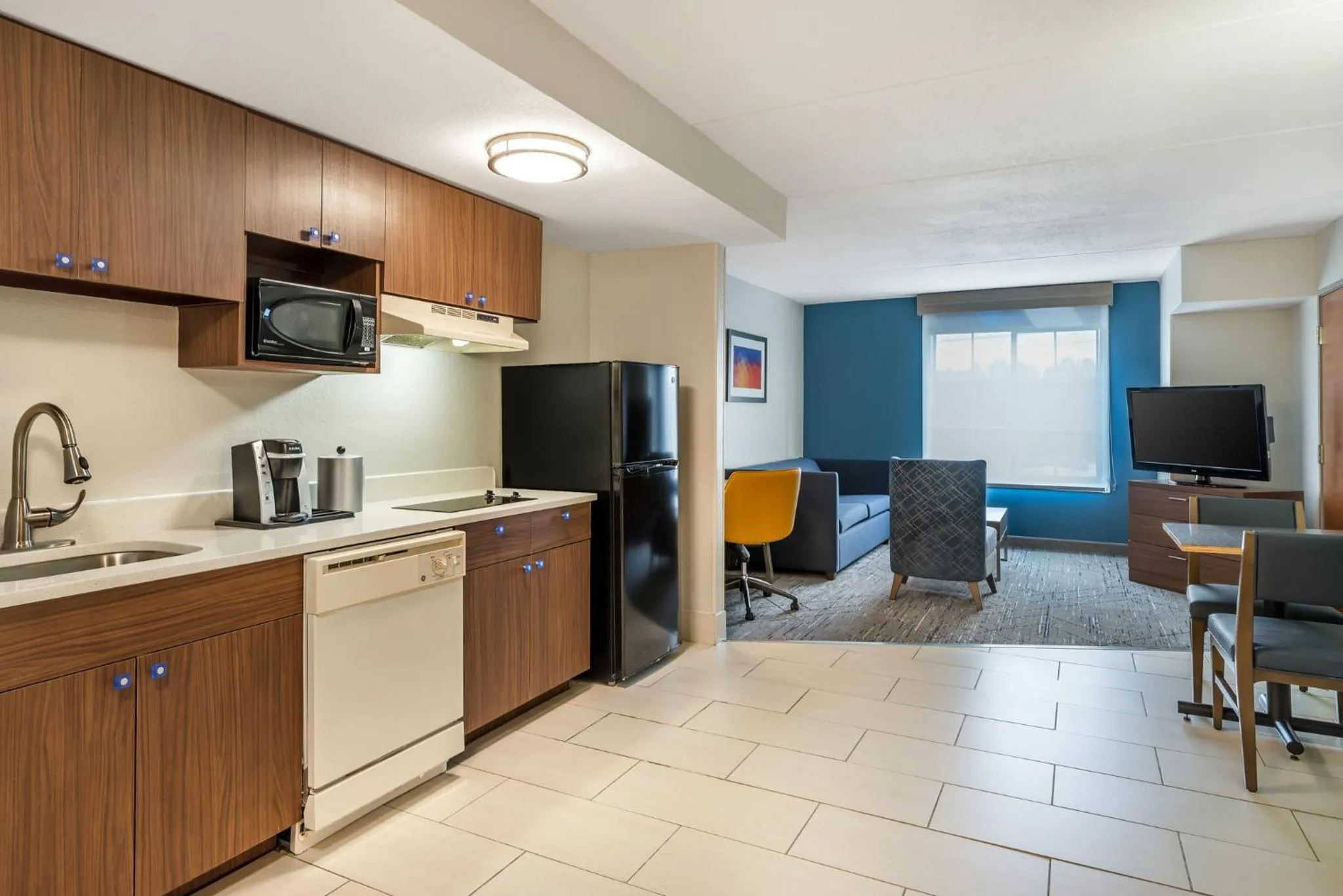 Photo of the whole room in Holiday Inn Express and Suites - Petersburg - Fort Lee by IHG