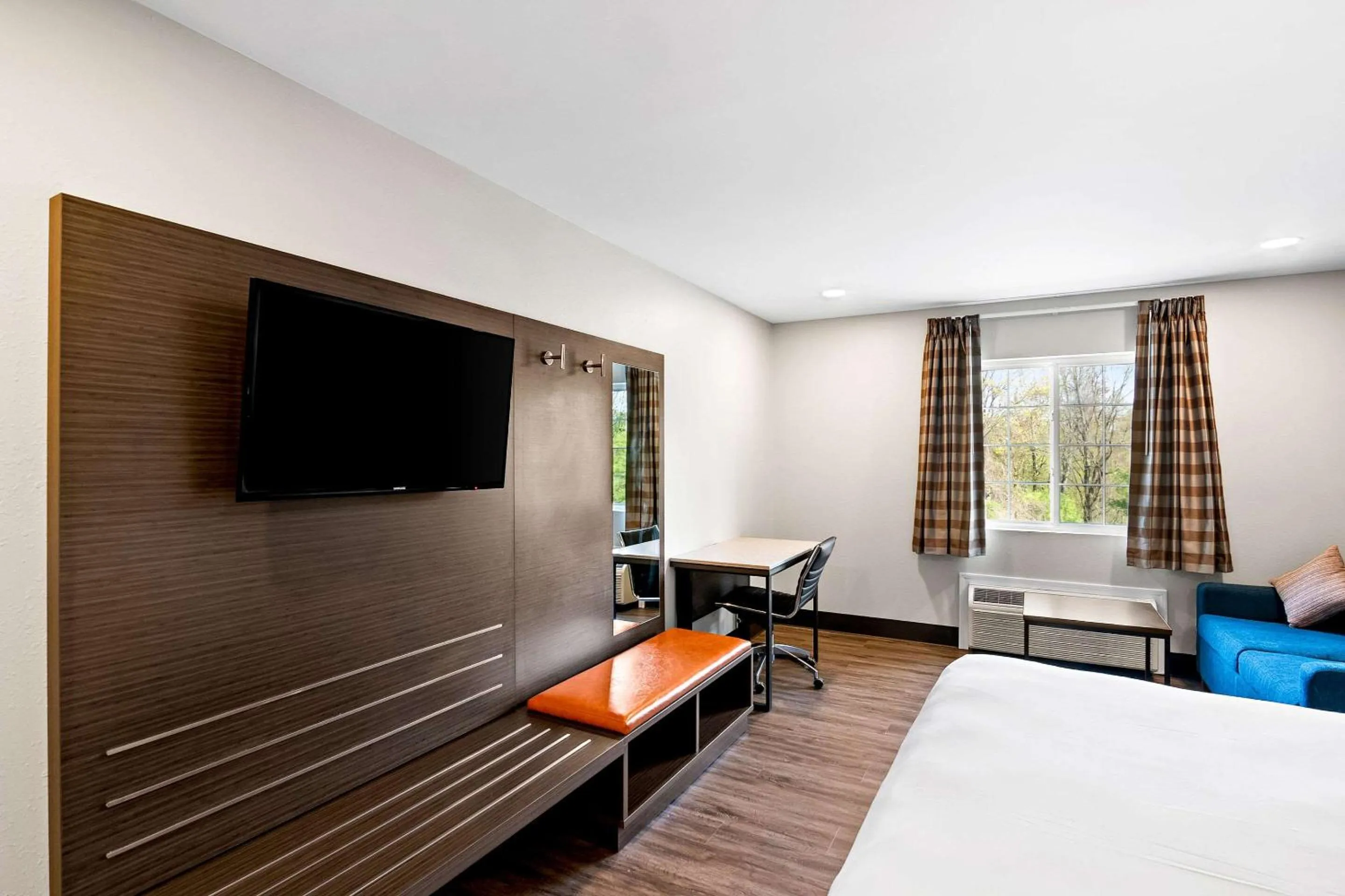 Bedroom, Bed in Days Inn by Wyndham Bethel - Danbury