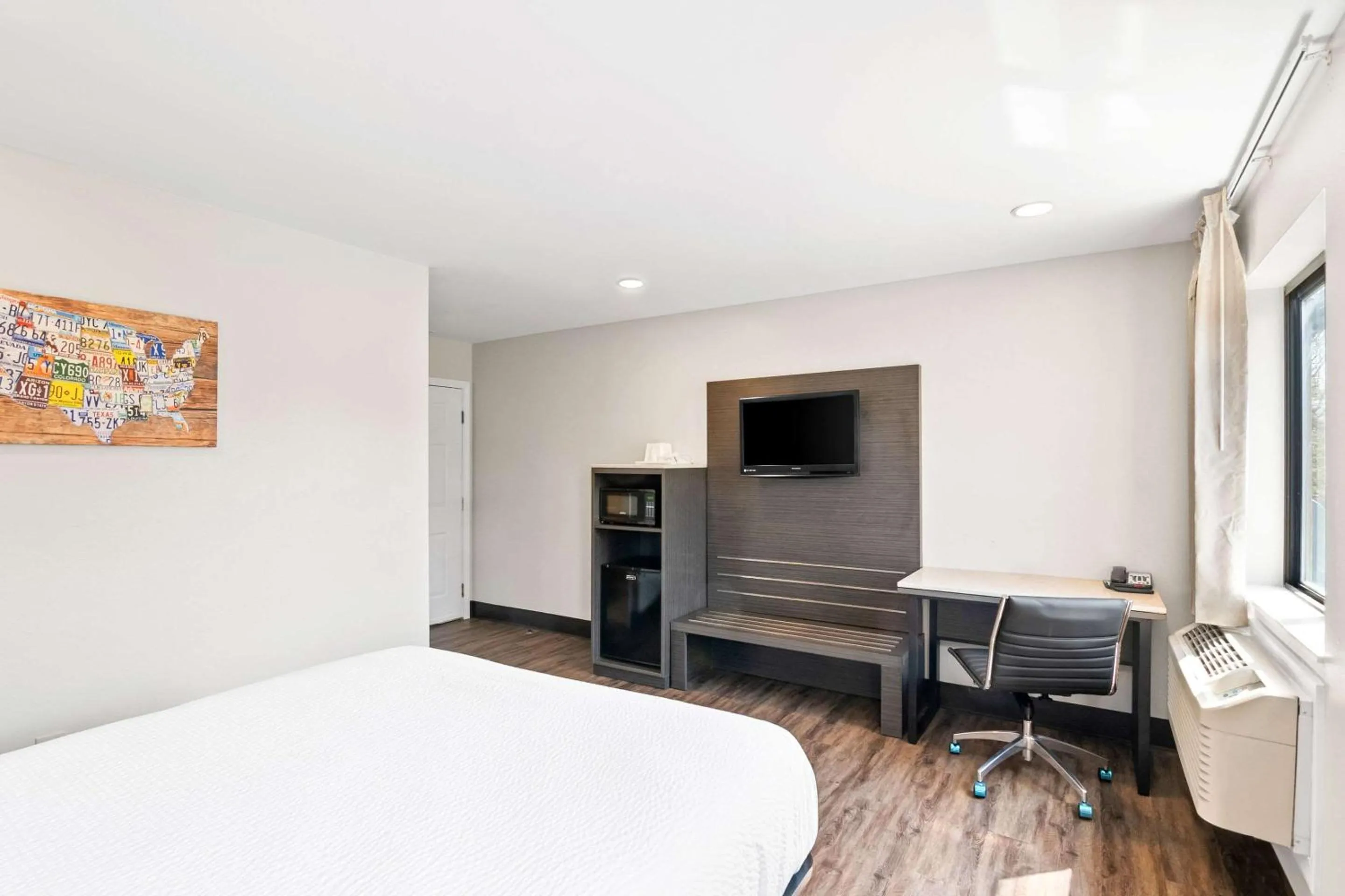 Bedroom, Bed in Days Inn by Wyndham Bethel - Danbury