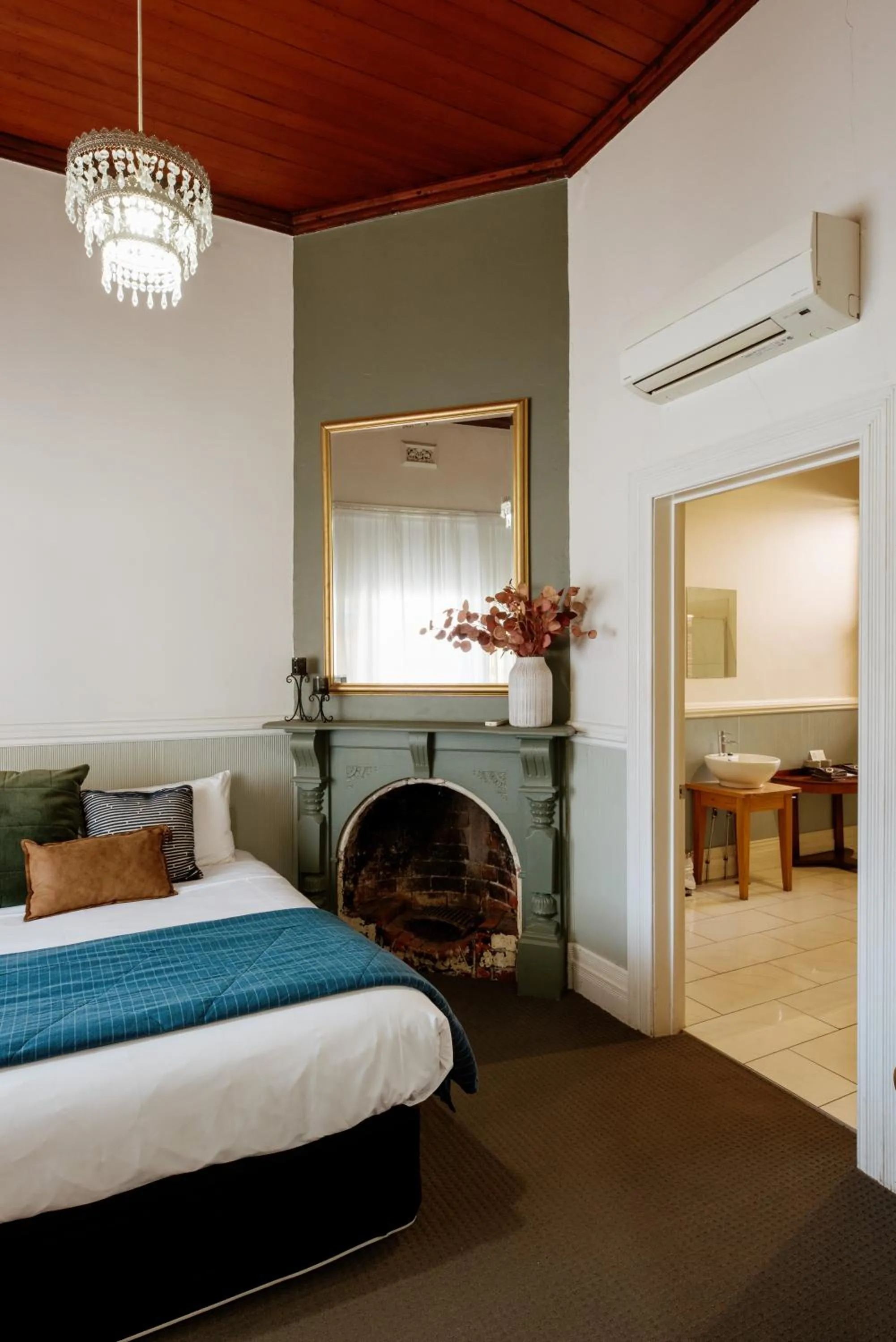 Bed in Alexandra Place