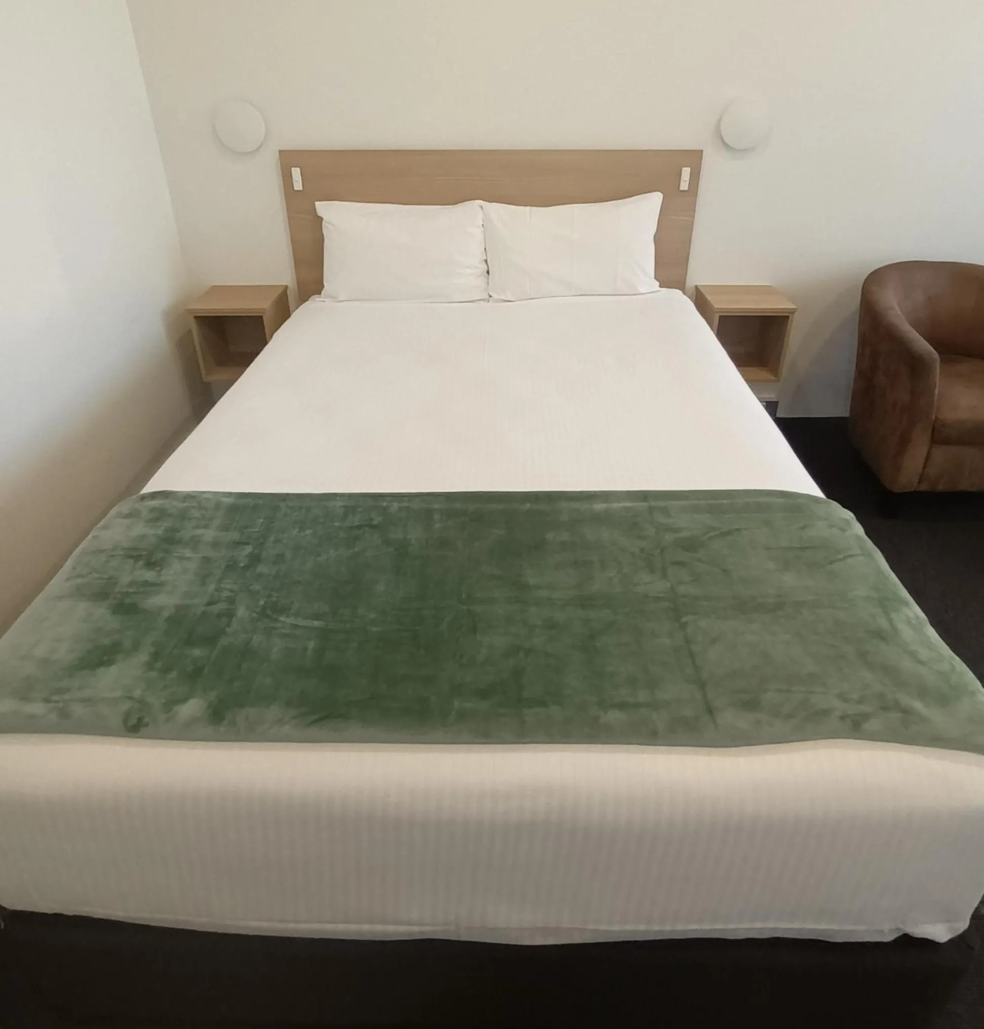 Bed in Abbotsleigh Motor Inn