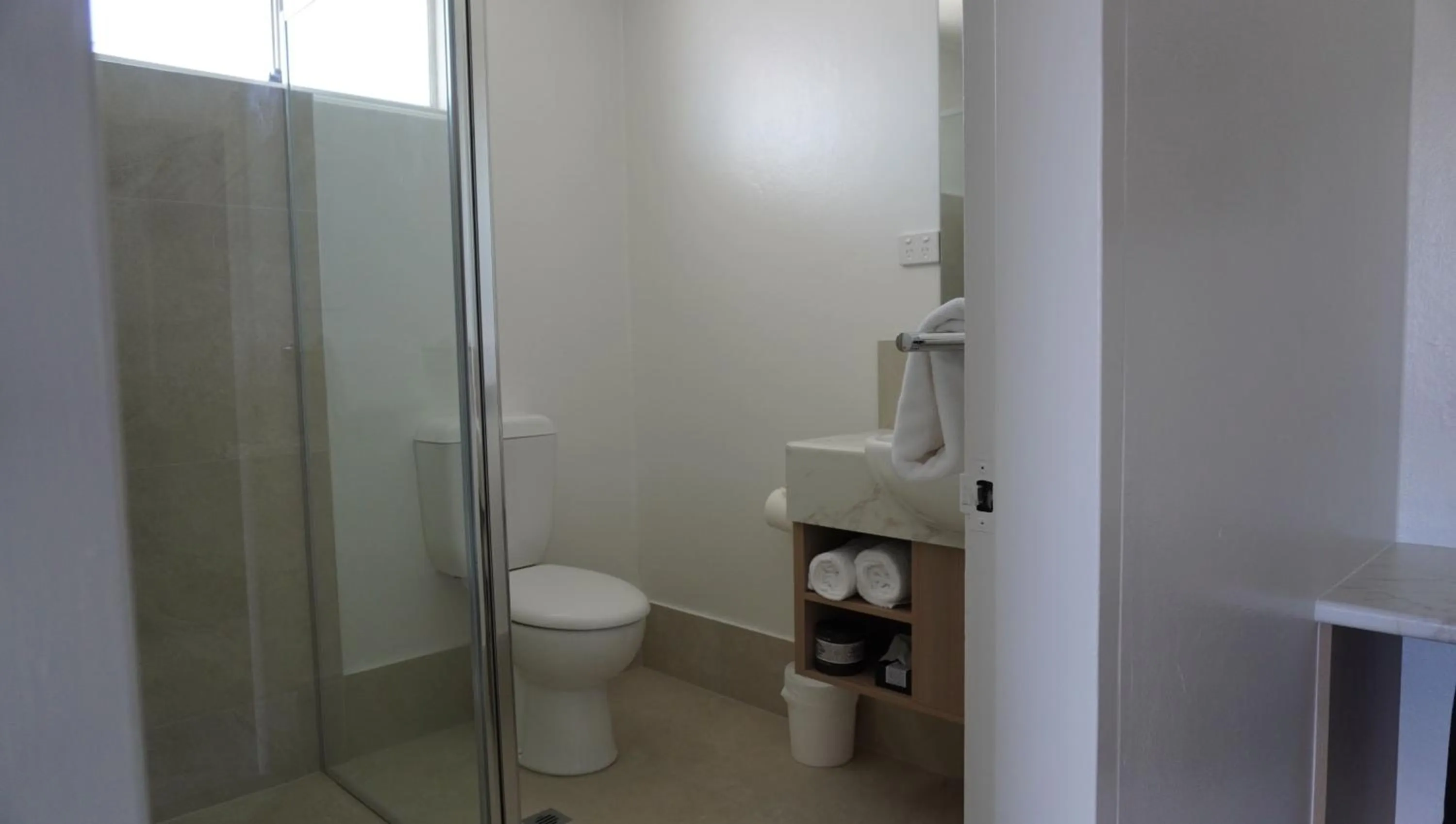 Toilet in Abbotsleigh Motor Inn