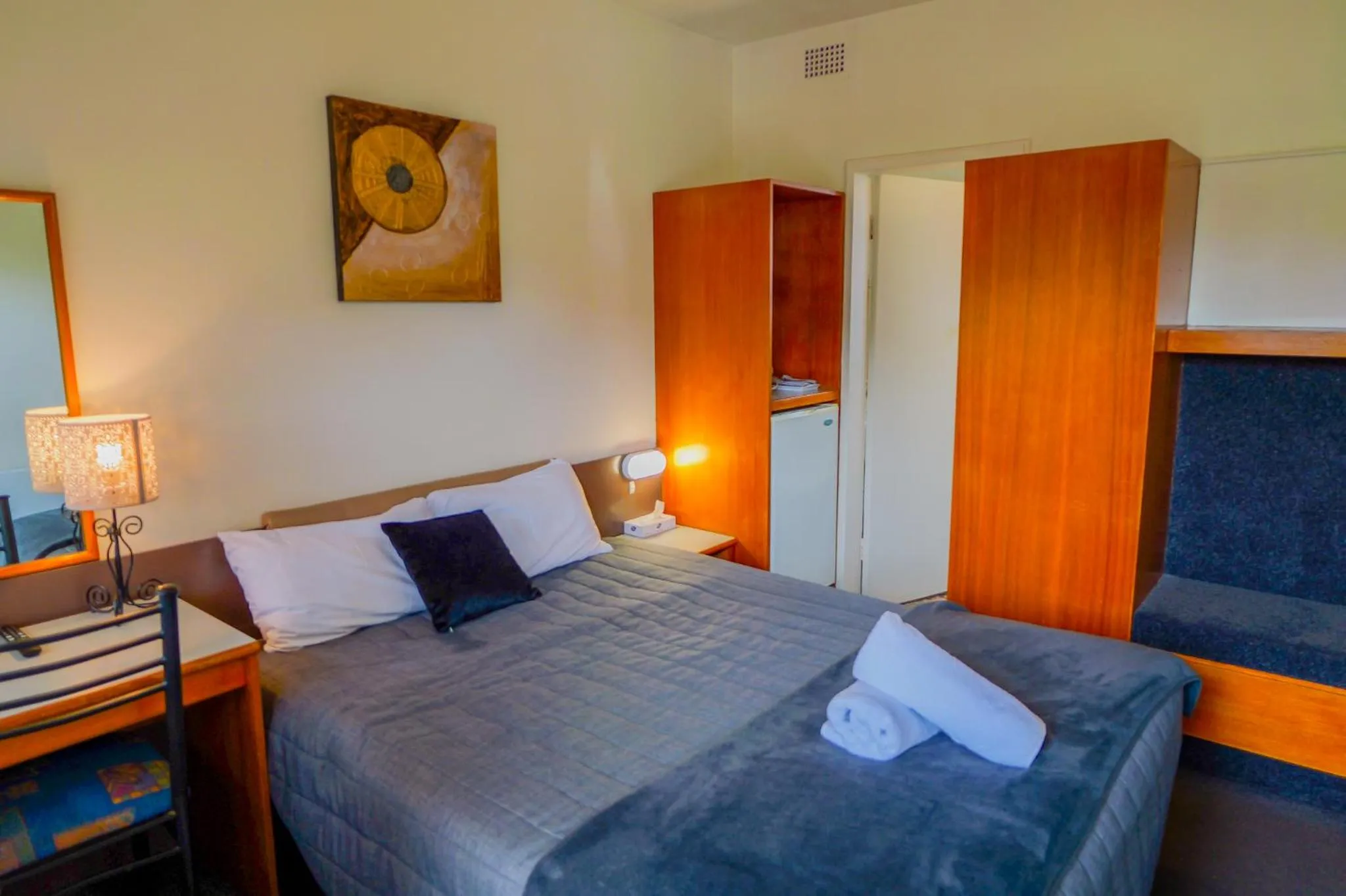 Bed in Abbotsleigh Motor Inn