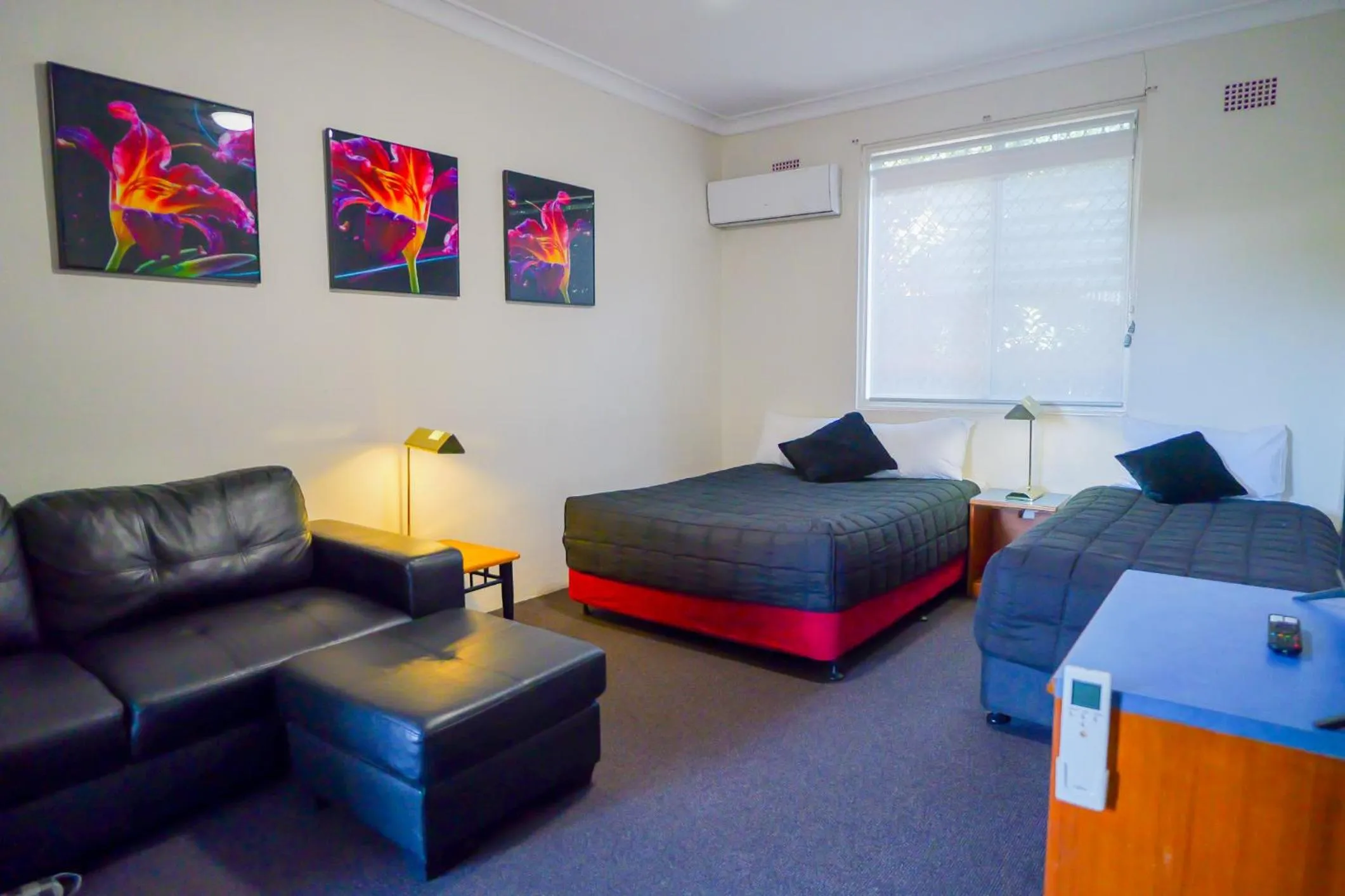 Bed in Abbotsleigh Motor Inn