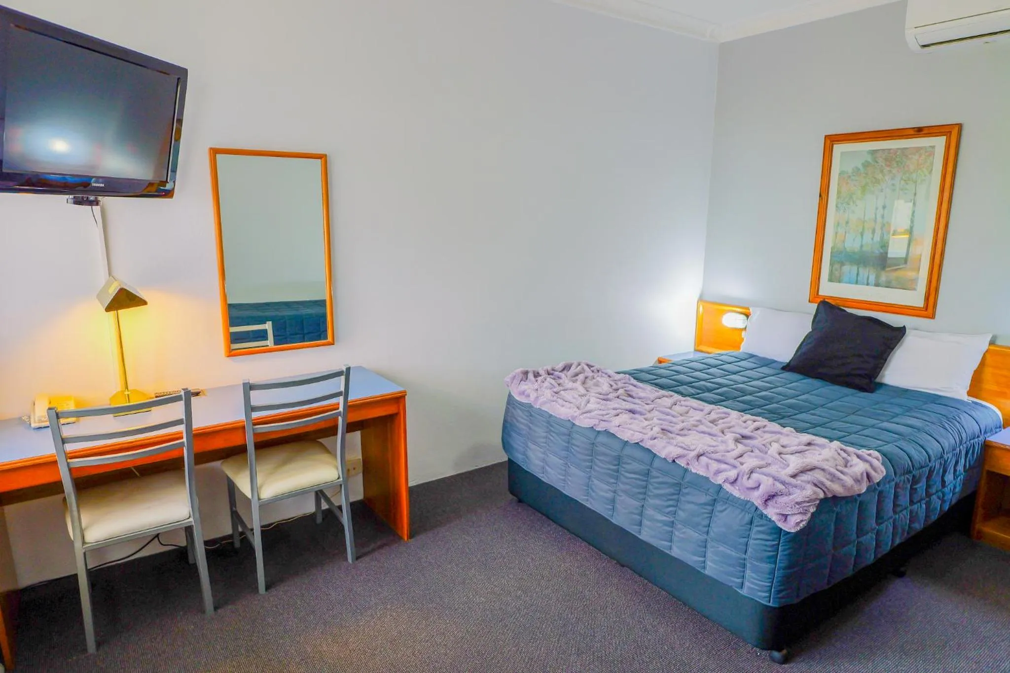 Bed in Abbotsleigh Motor Inn