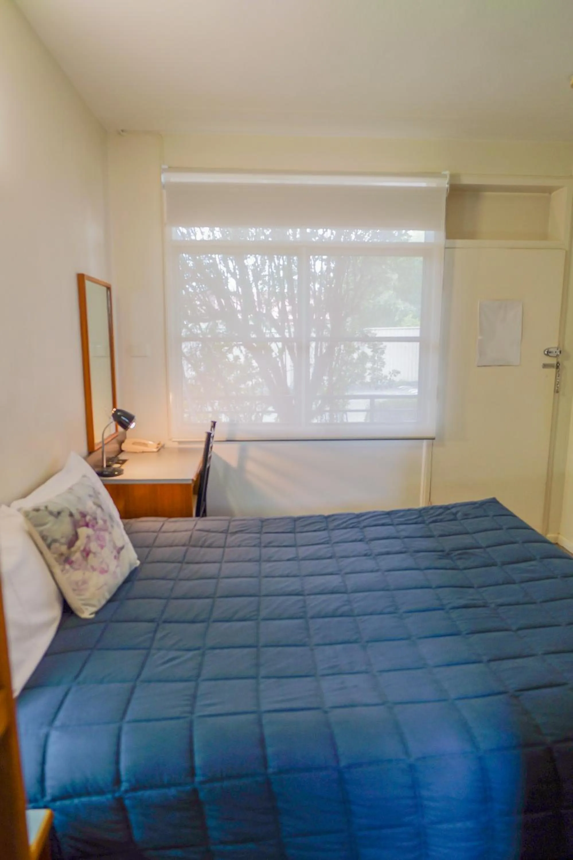 Bed in Abbotsleigh Motor Inn