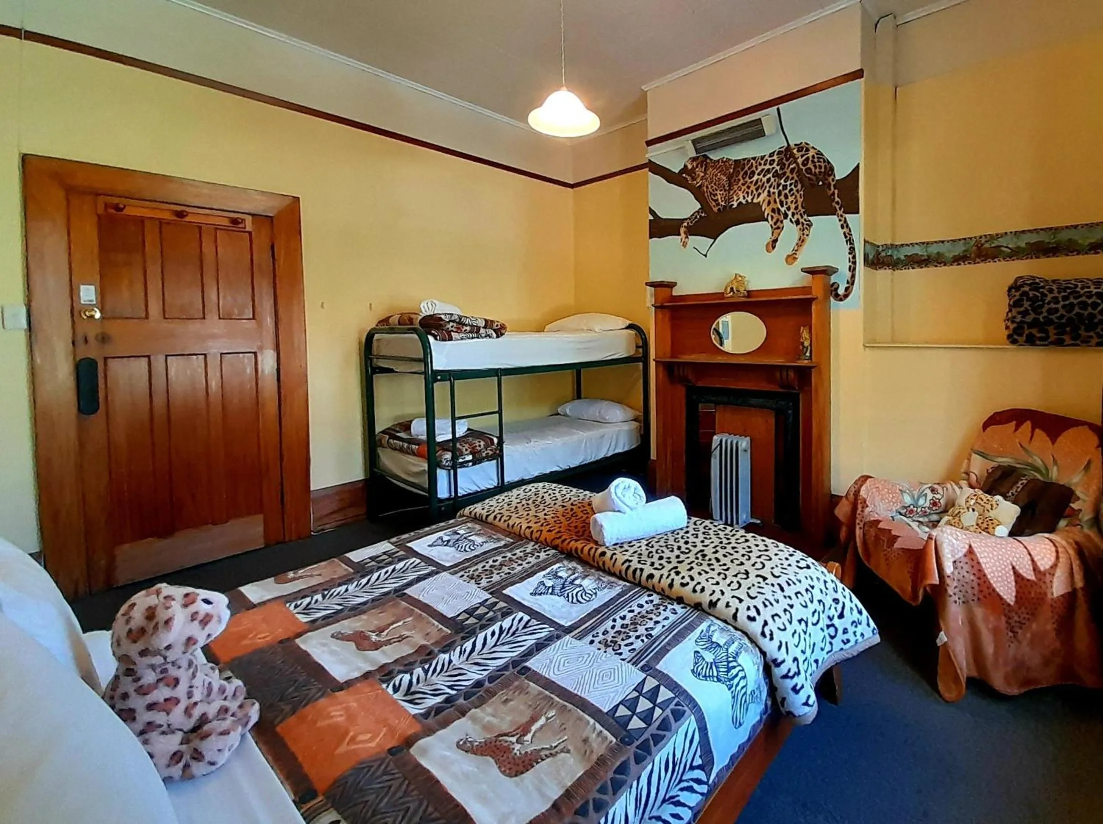 Bedroom, Bed in Noah's Ark Flashpacker