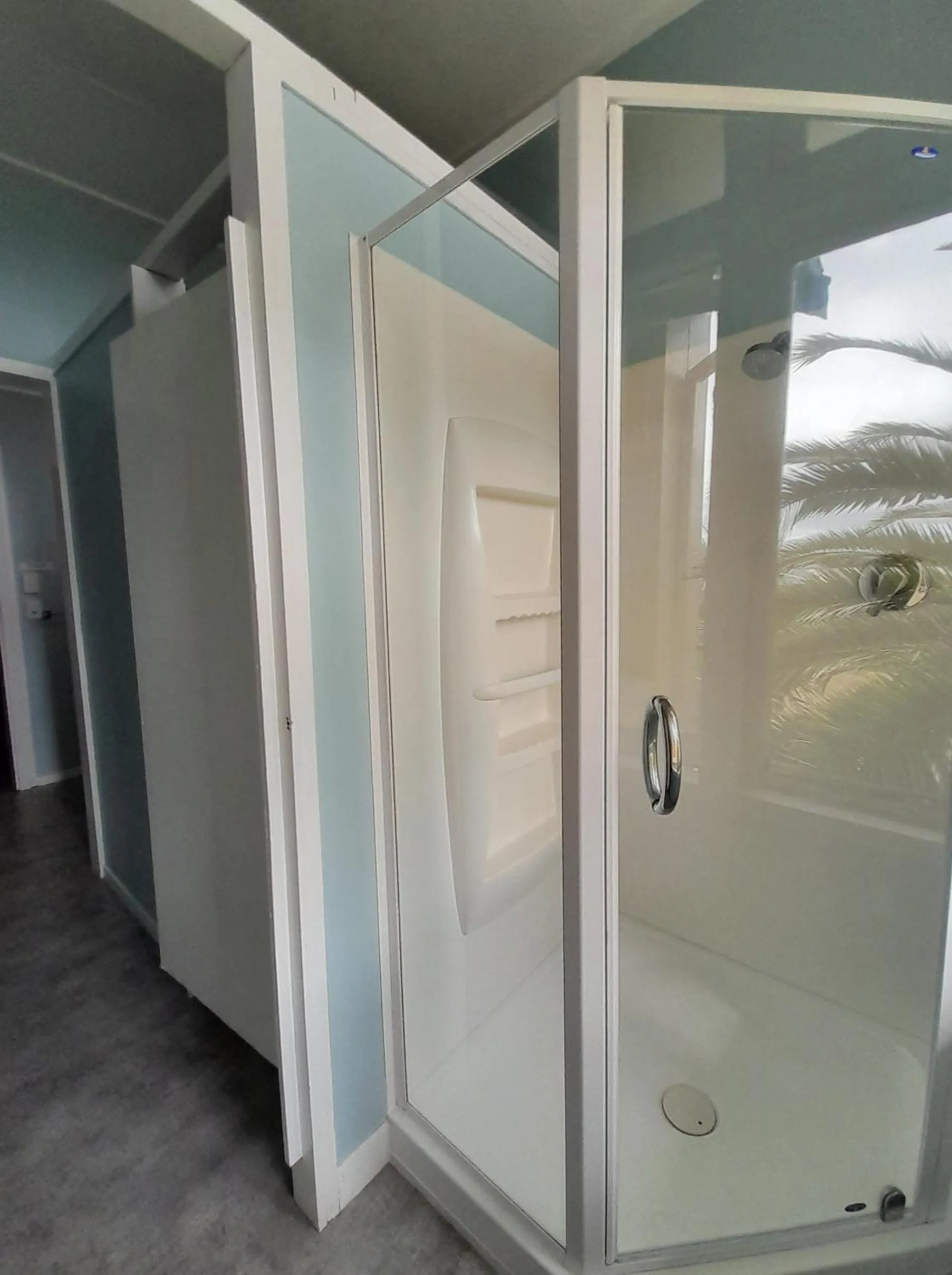 Bathroom in Noah's Ark Flashpacker