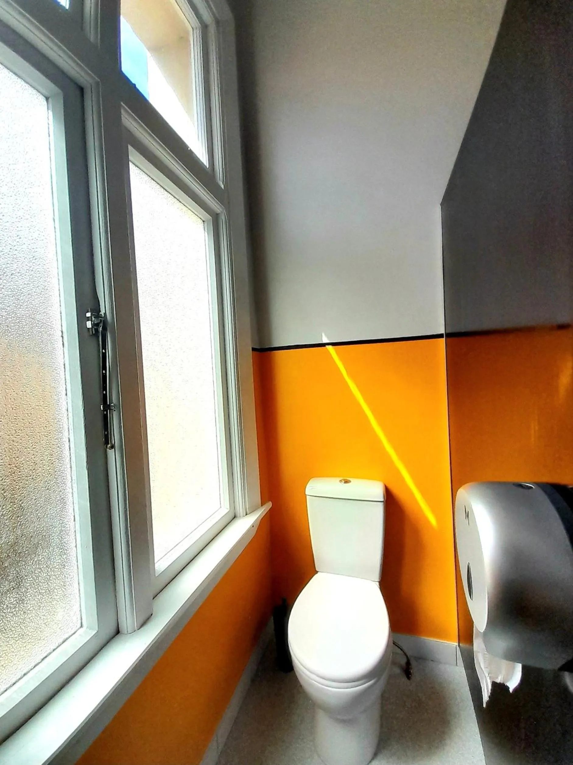 Toilet in Noah's Ark Flashpacker