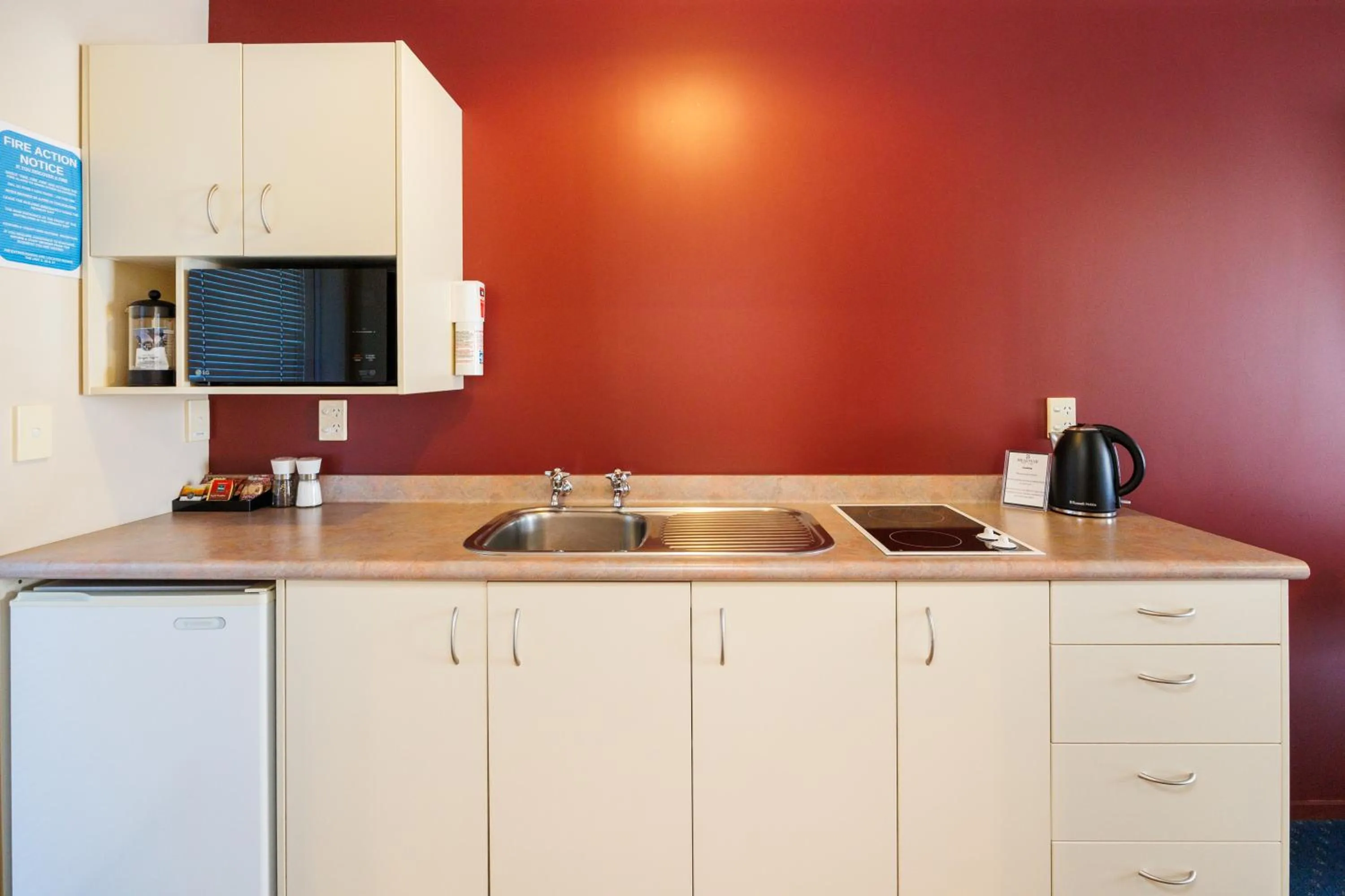 kitchen in Braemar Motor Lodge