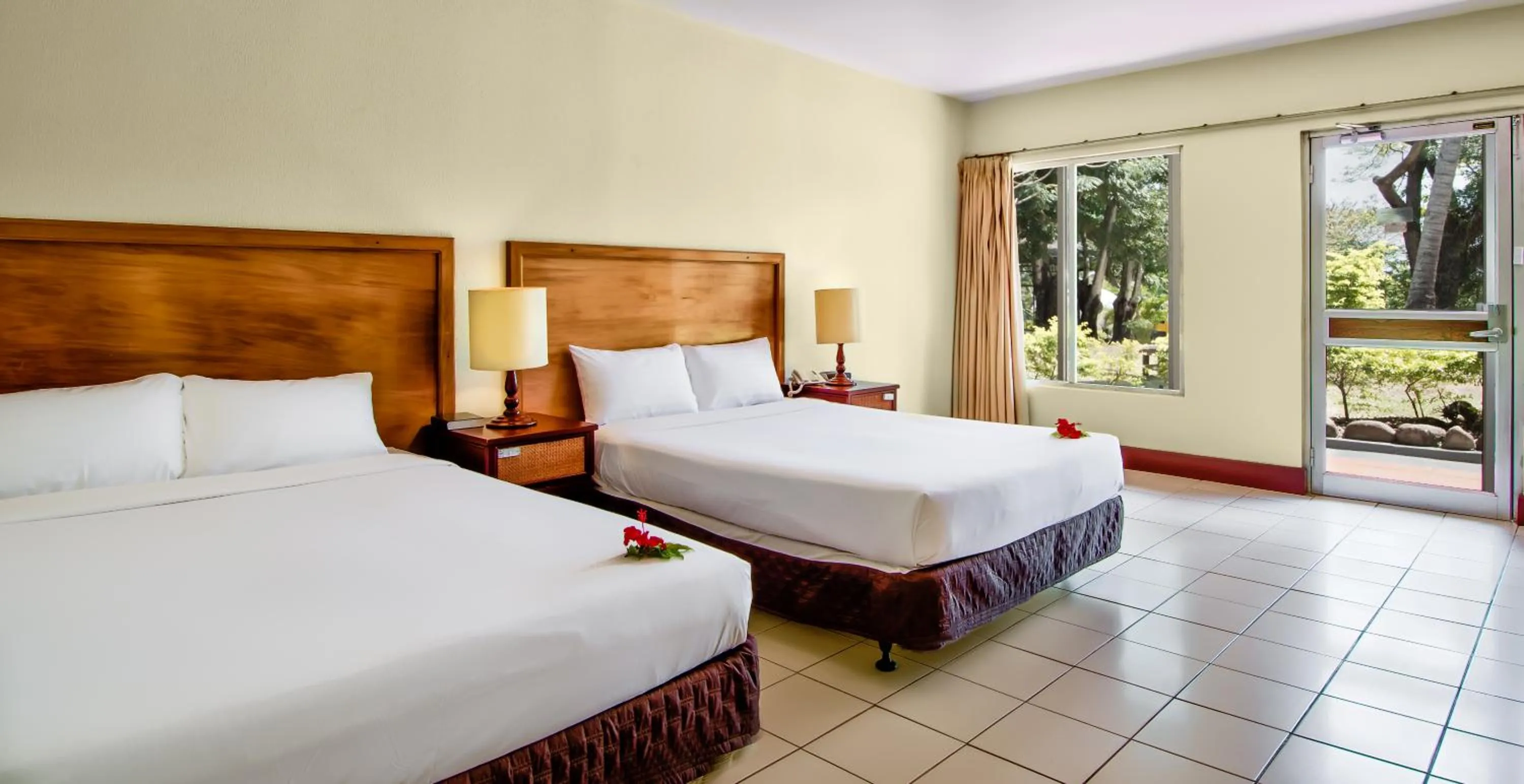 Bedroom, Bed in Tanoa Skylodge Hotel