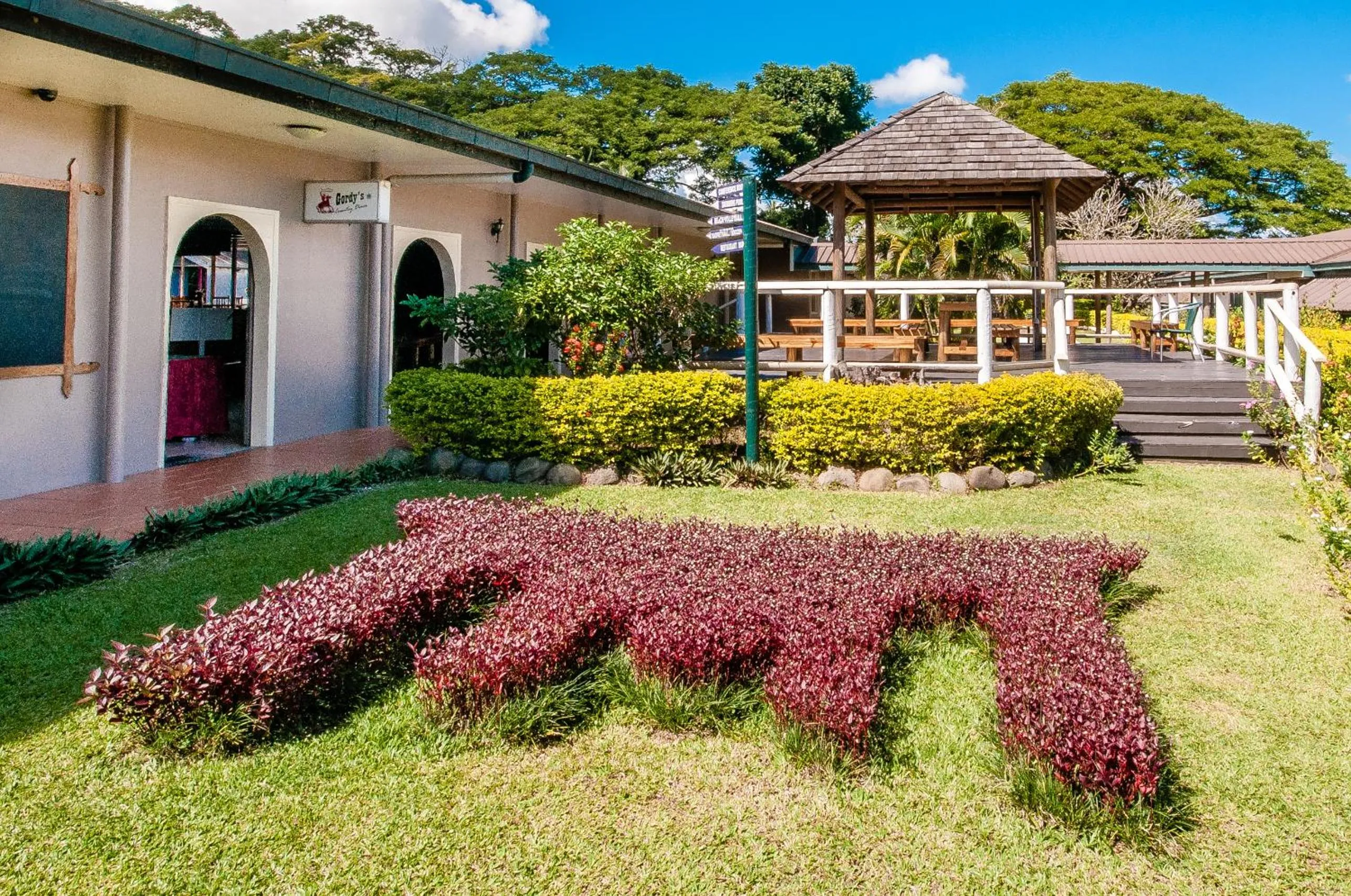 Facade/entrance in Tanoa Skylodge Hotel