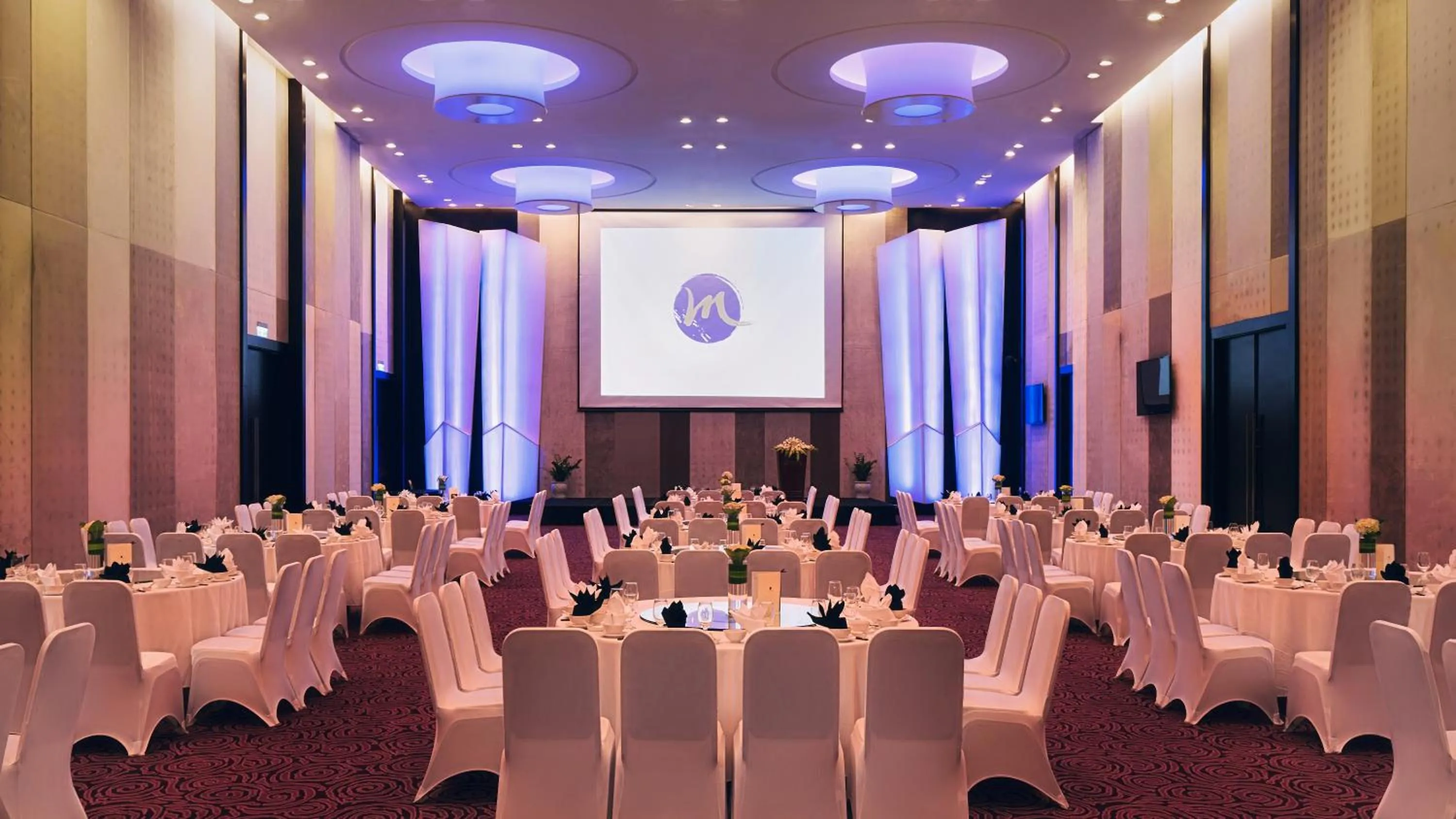 Business facilities in Grand Mercure Danang