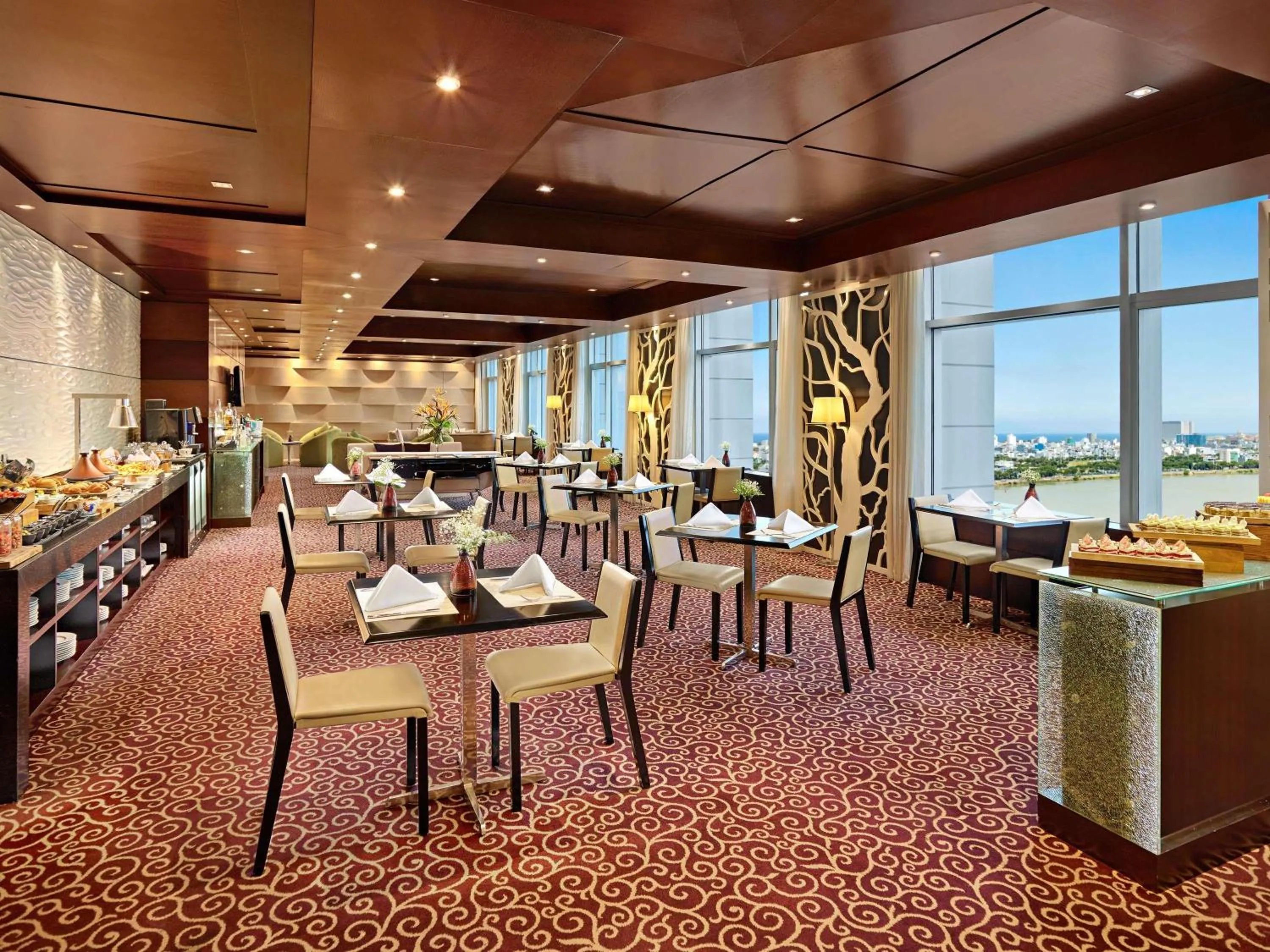 Lounge or bar in Grand Mercure Danang