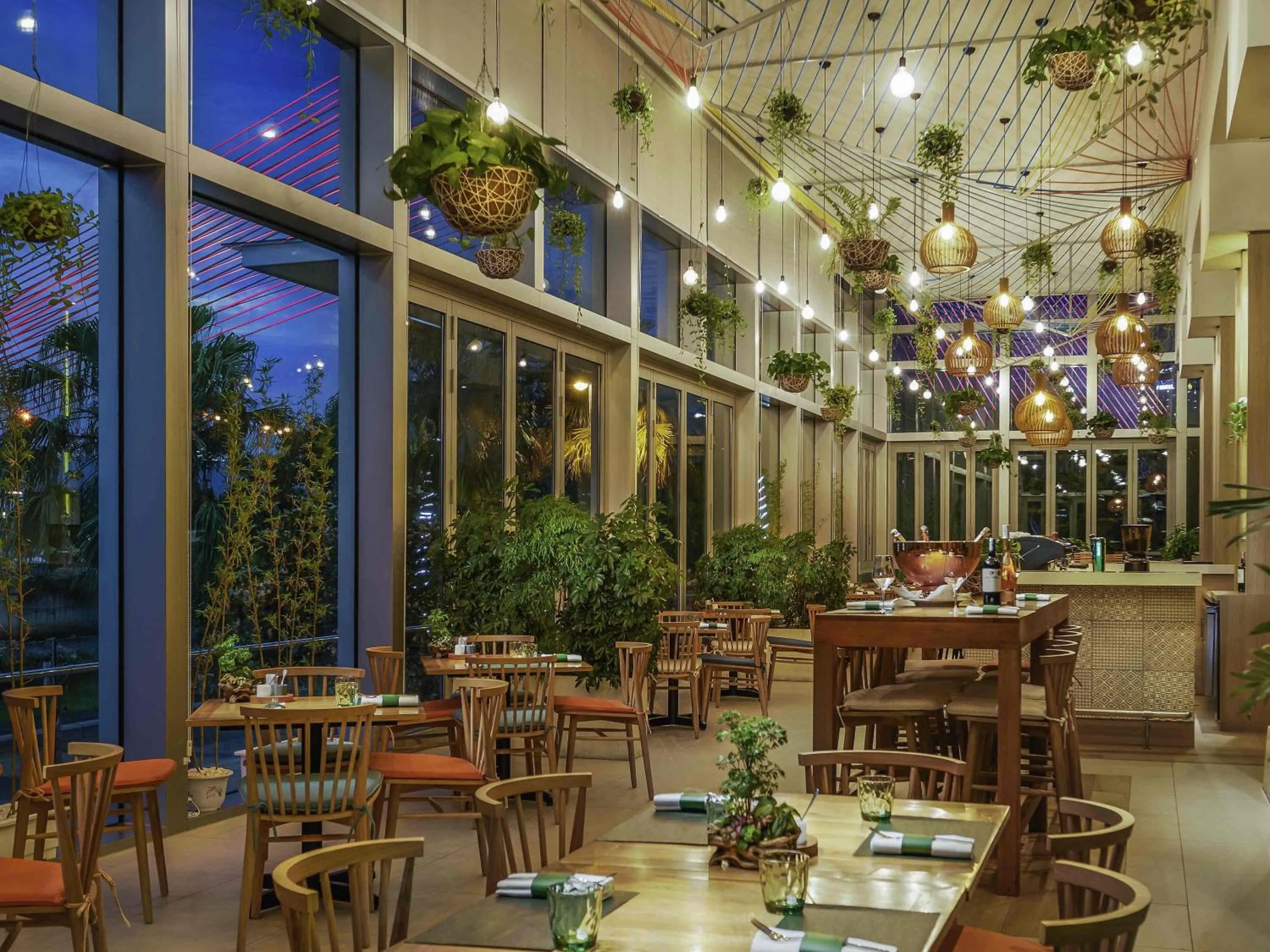 Restaurant/places to eat in Grand Mercure Danang
