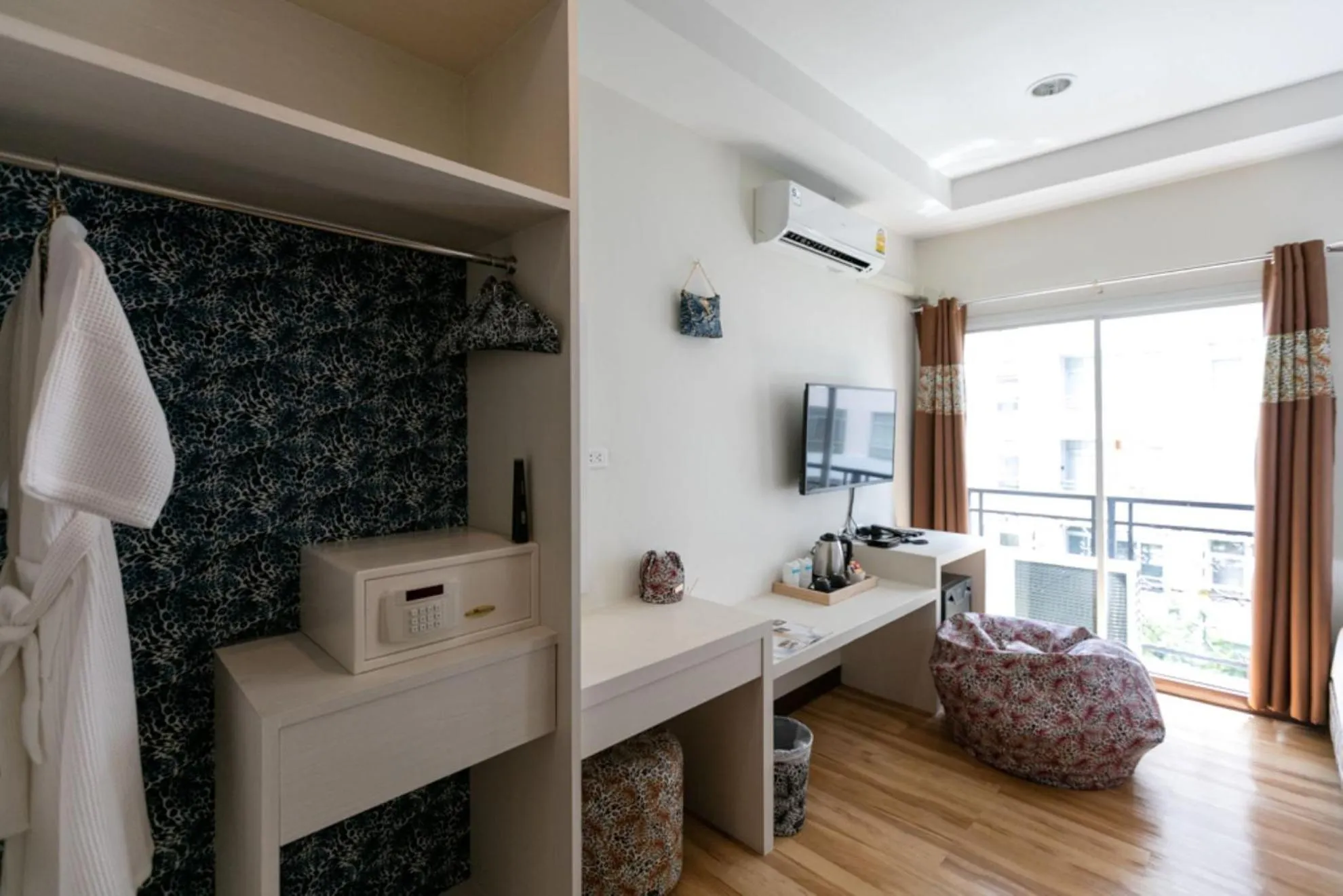 Area and facilities, Bed in Bangkok River Loka Hotel