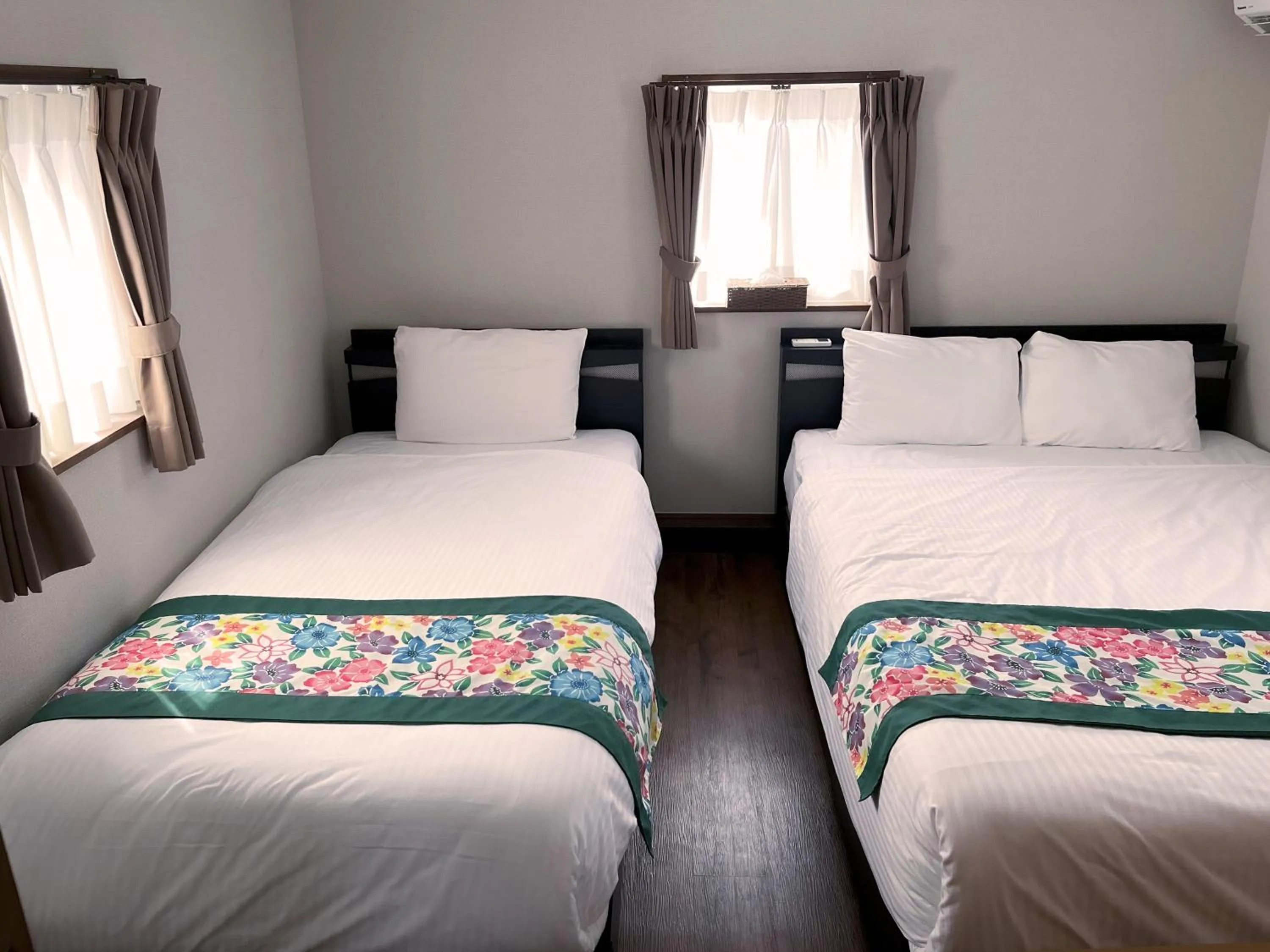 Photo of the whole room, Bed in Scallop Beach Condominium