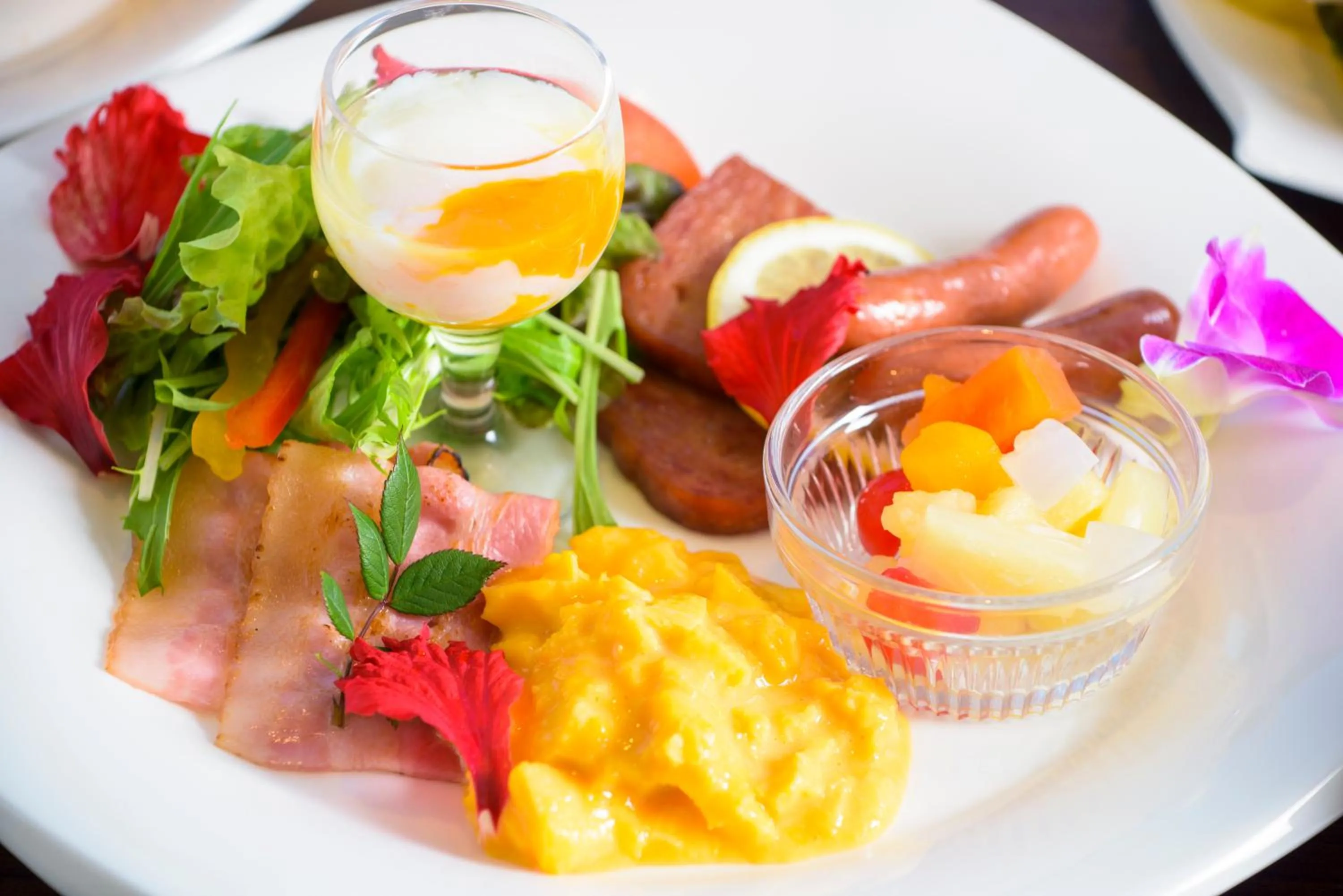 Buffet breakfast in Scallop Beach Condominium