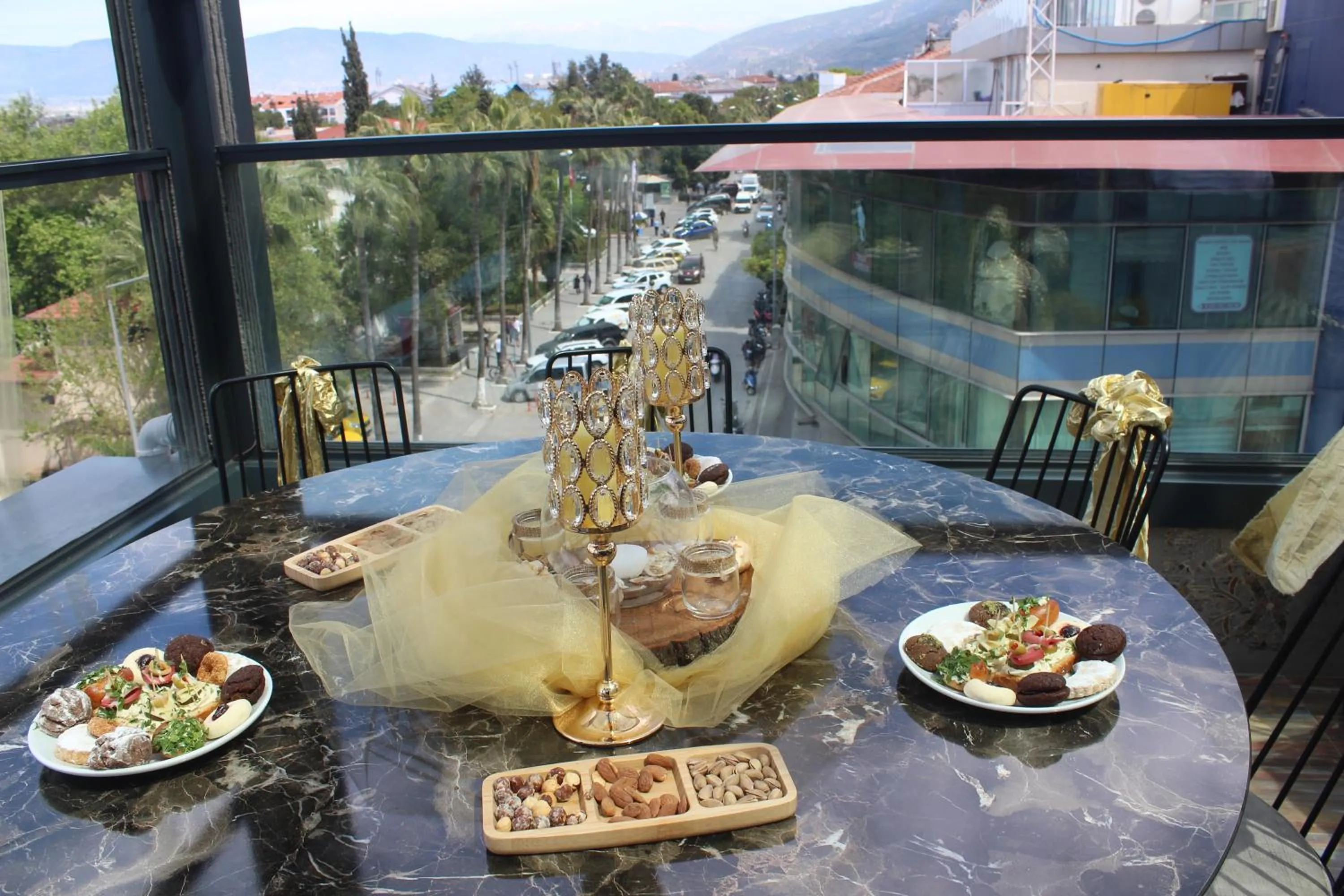 Restaurant/places to eat in Reis Royal Hotel