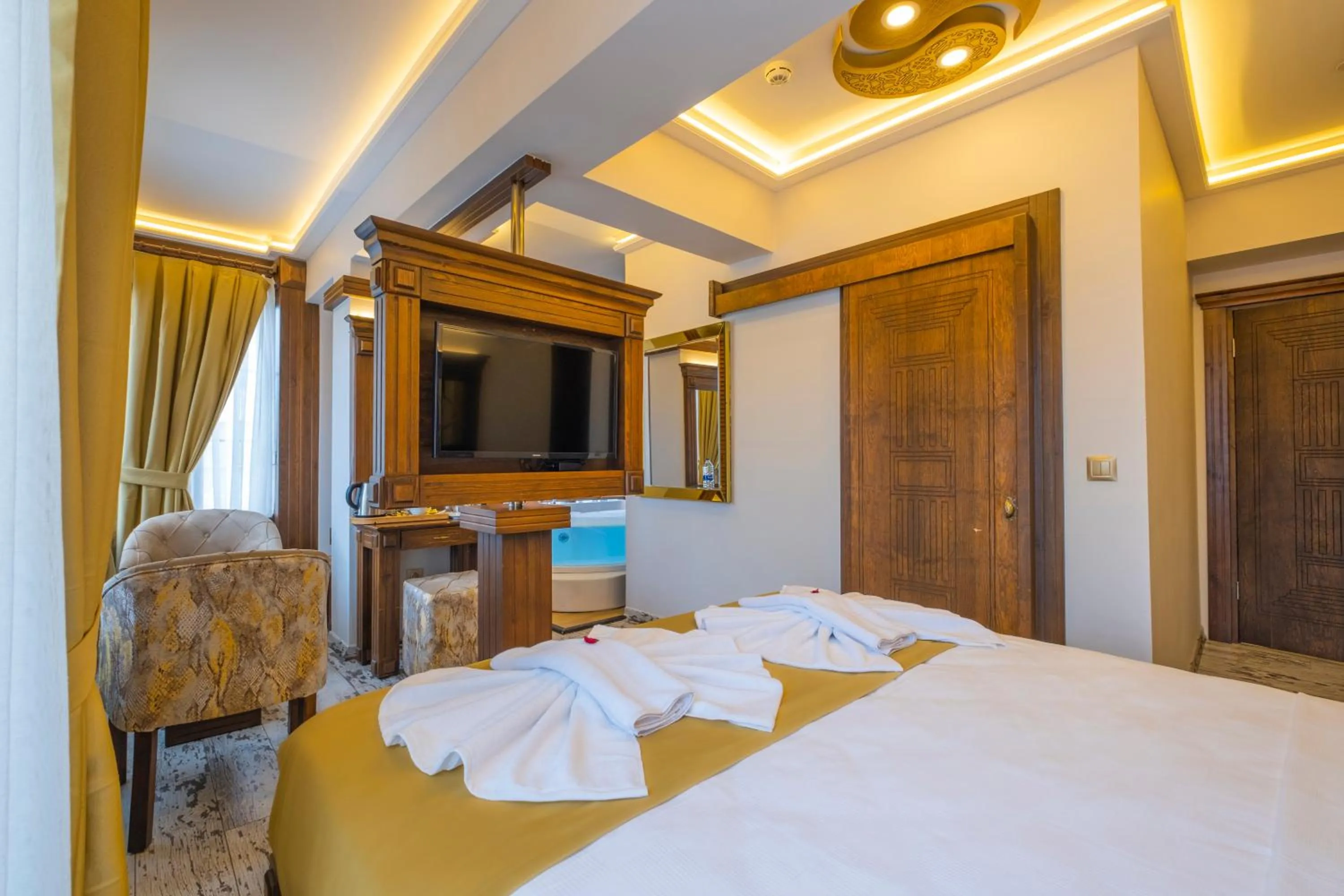 Bed in Reis Royal Hotel