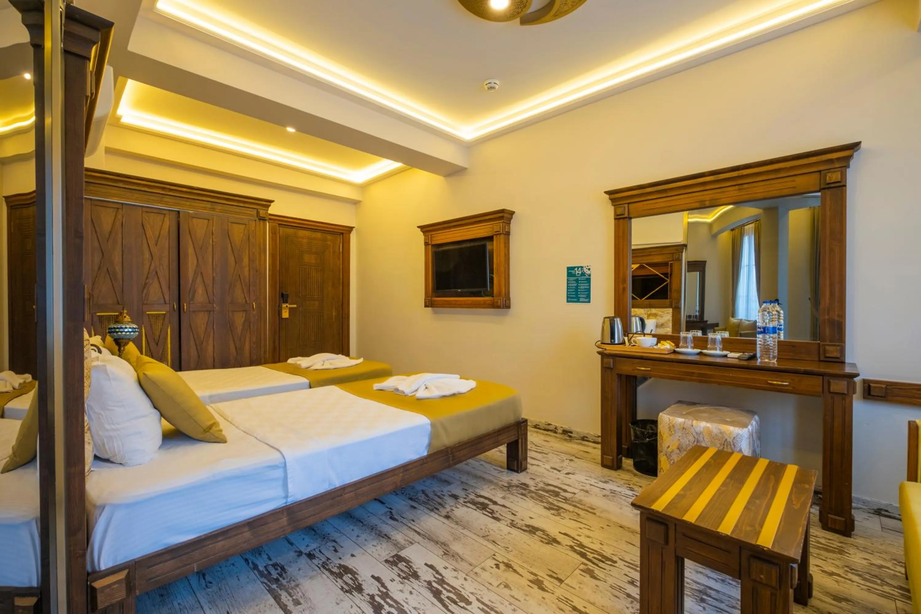 Bed in Reis Royal Hotel